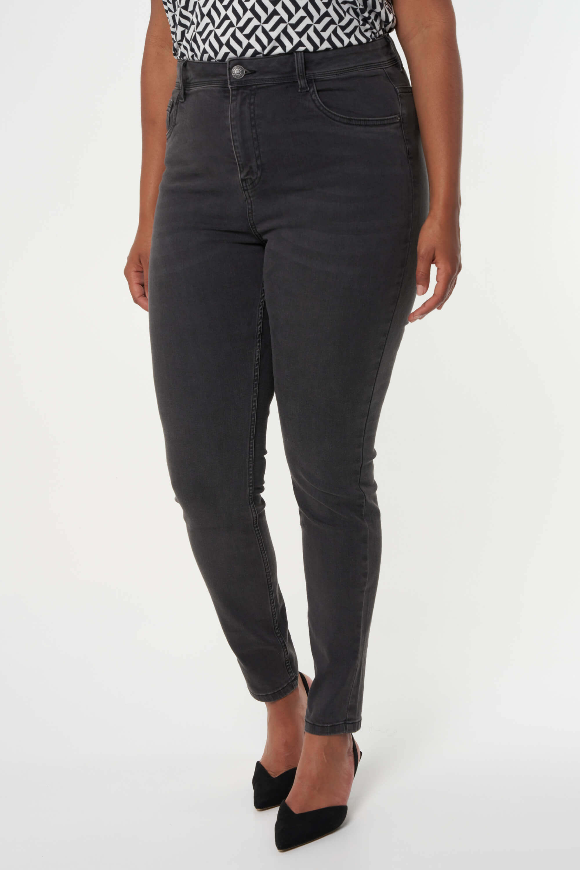 Skinny leg high waist jeans CHERRY image number 6