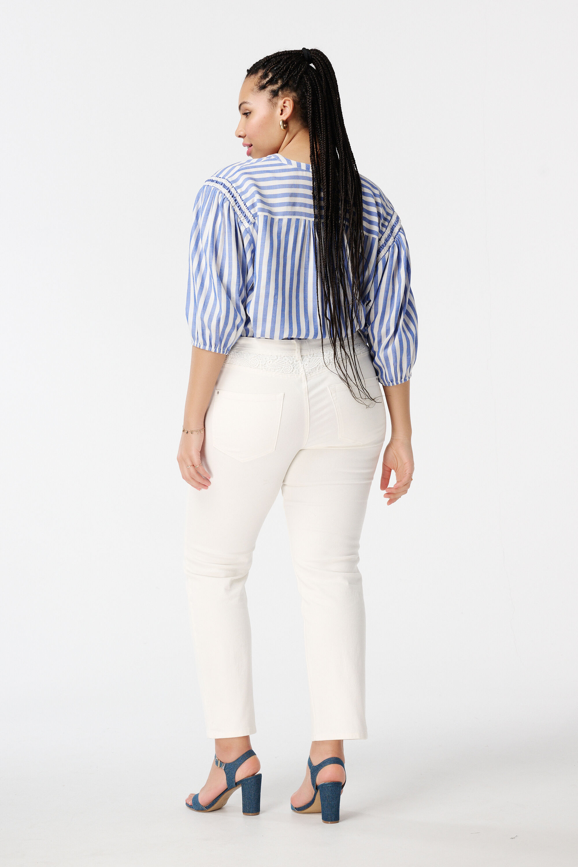 Jean droit avec broderie image number 3