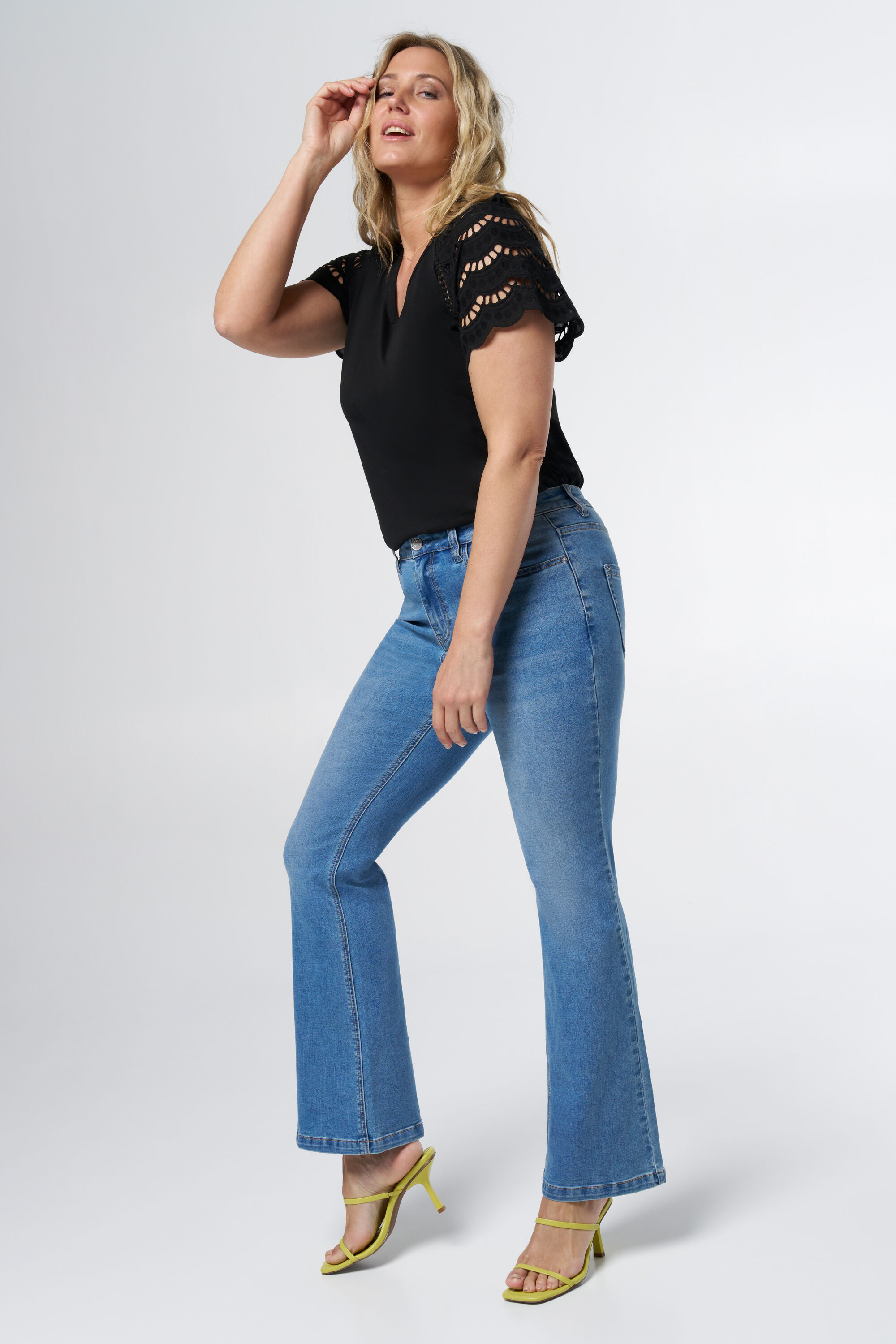 Flared leg jeans JASMIN image number 6