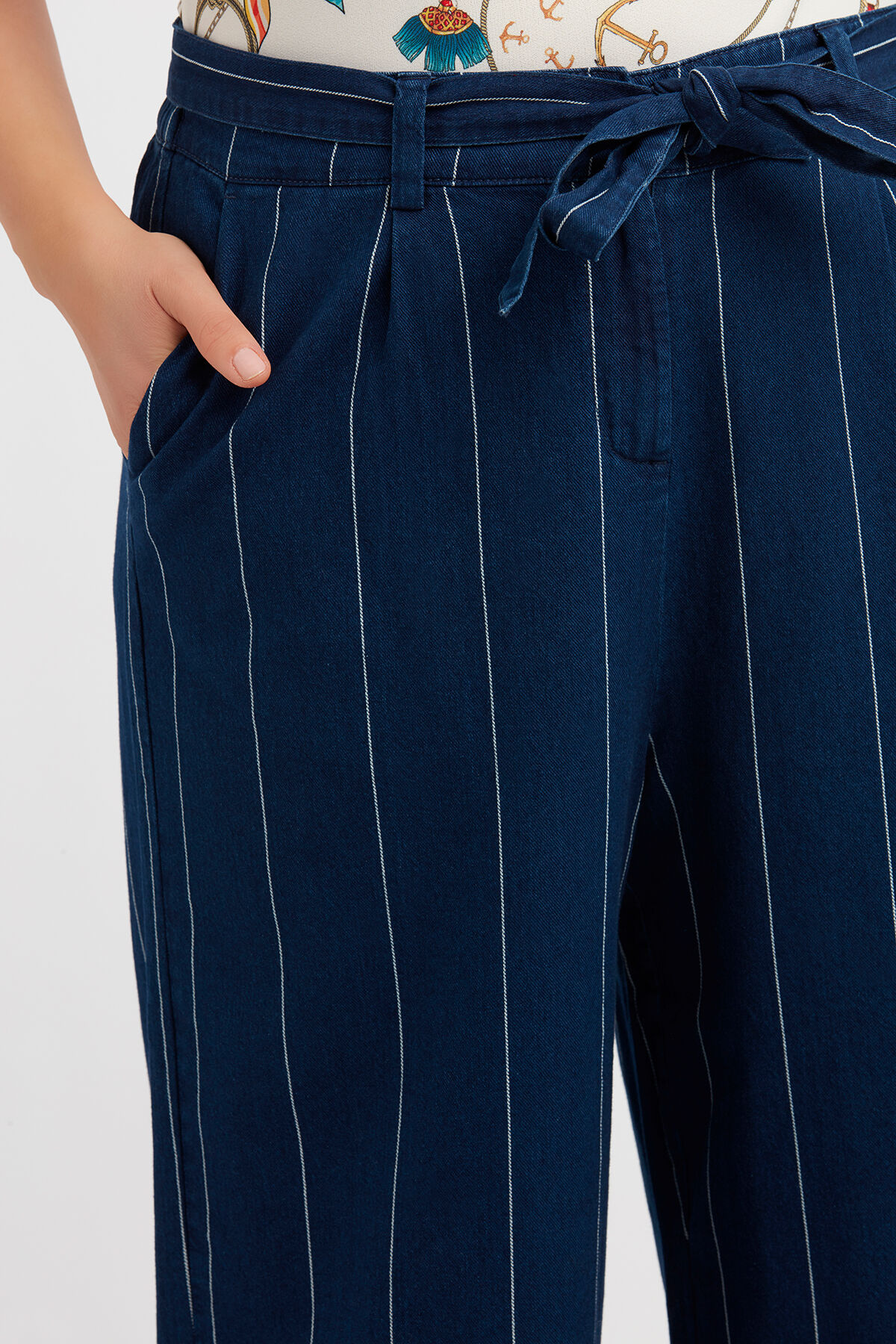 Cropped denim met krijtstreep image number 4