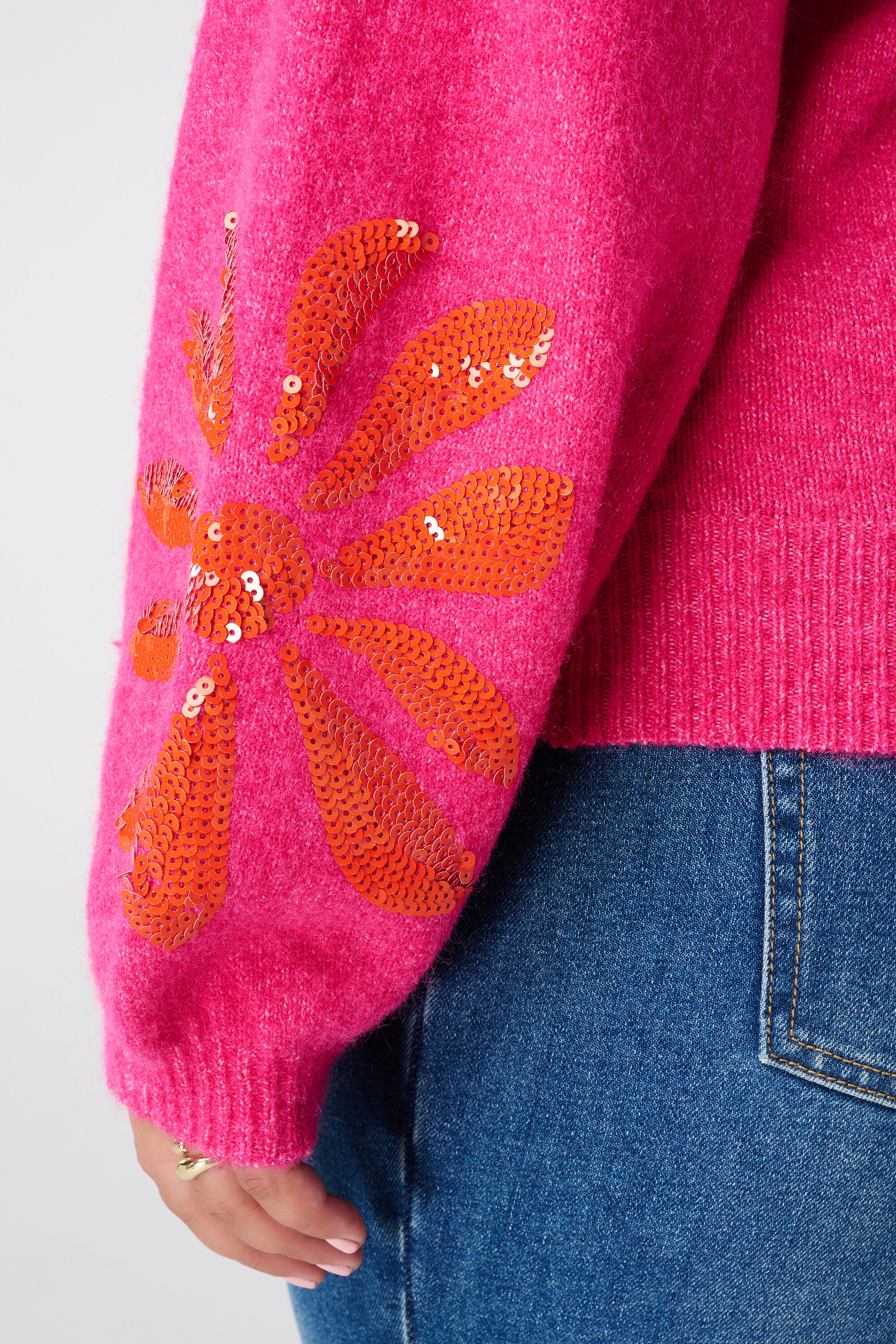 Gebreide trui met pailletten op de mouwen image number 6