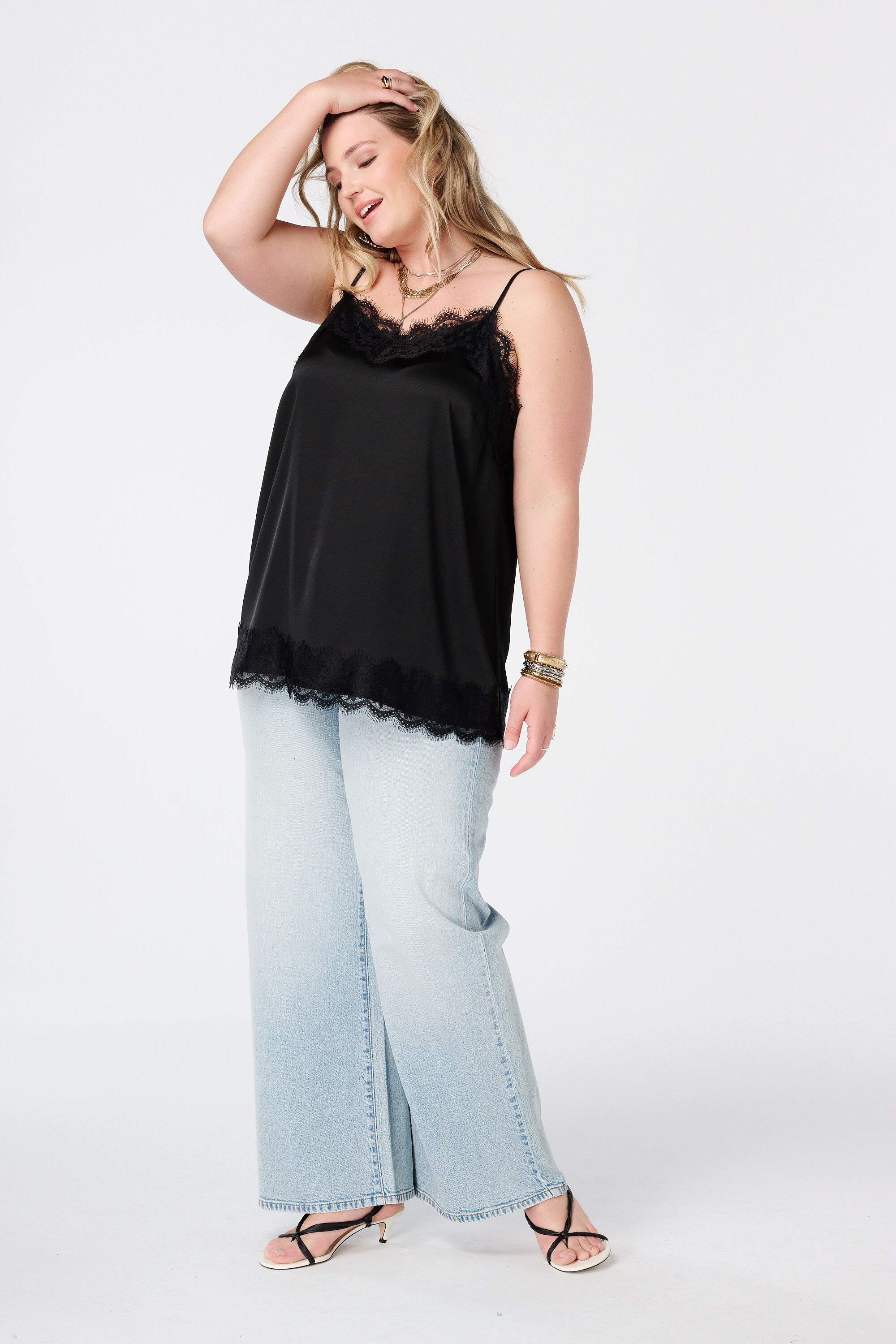 Blouse spaghetti avec dentelle image number 5