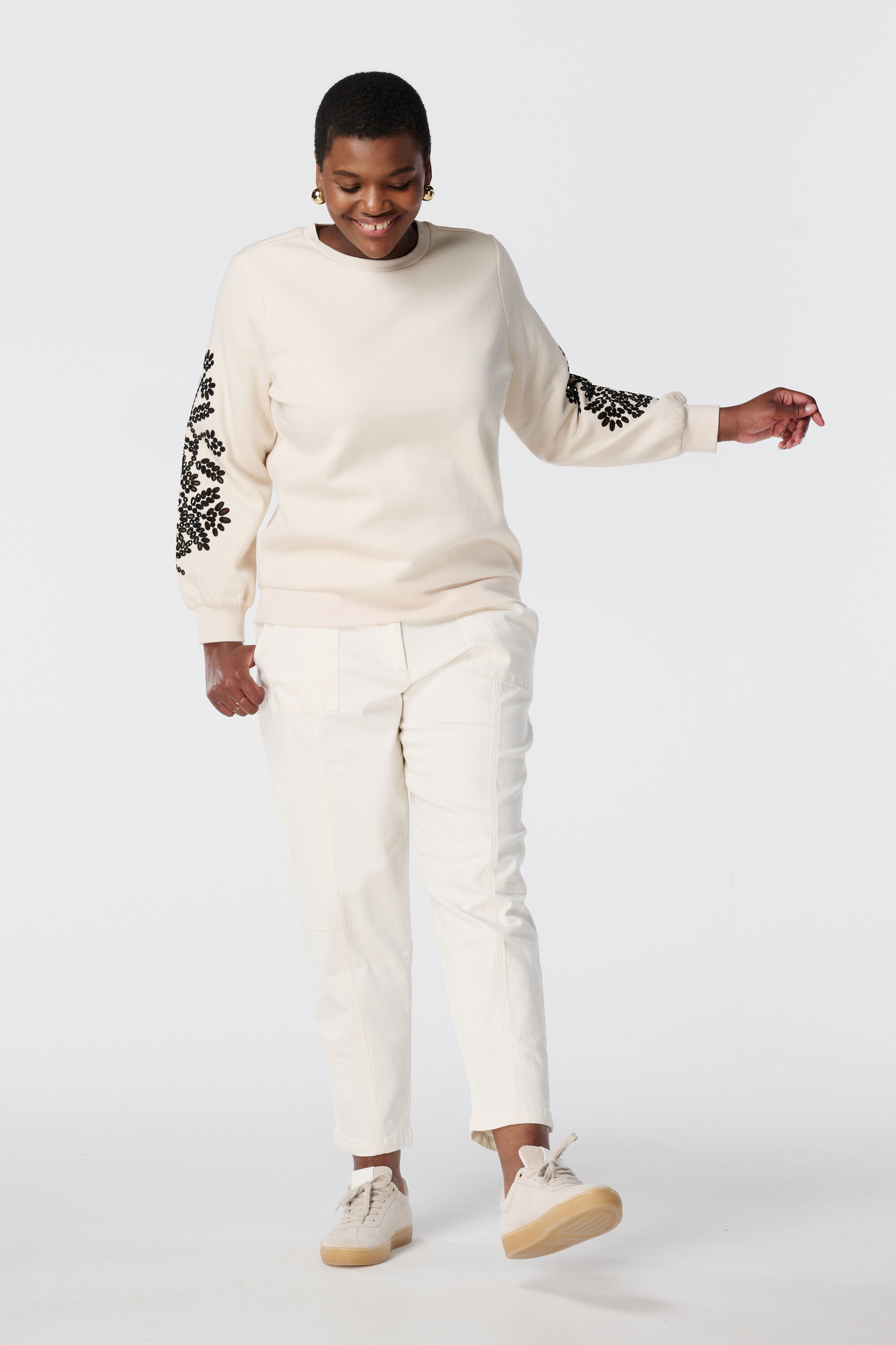 Pull avec boutons d&eacute;coratifs image number 5