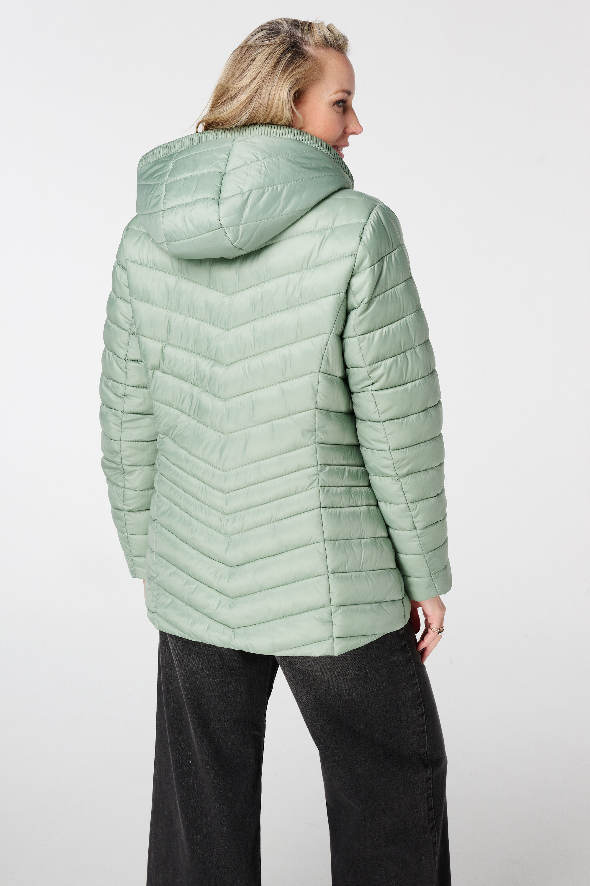 Veste l&eacute;g&egrave;rement matelass&eacute;e image number 3