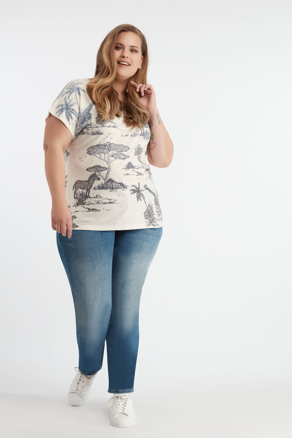 T-shirt bleu/blanc imprim&eacute; safari image number 3