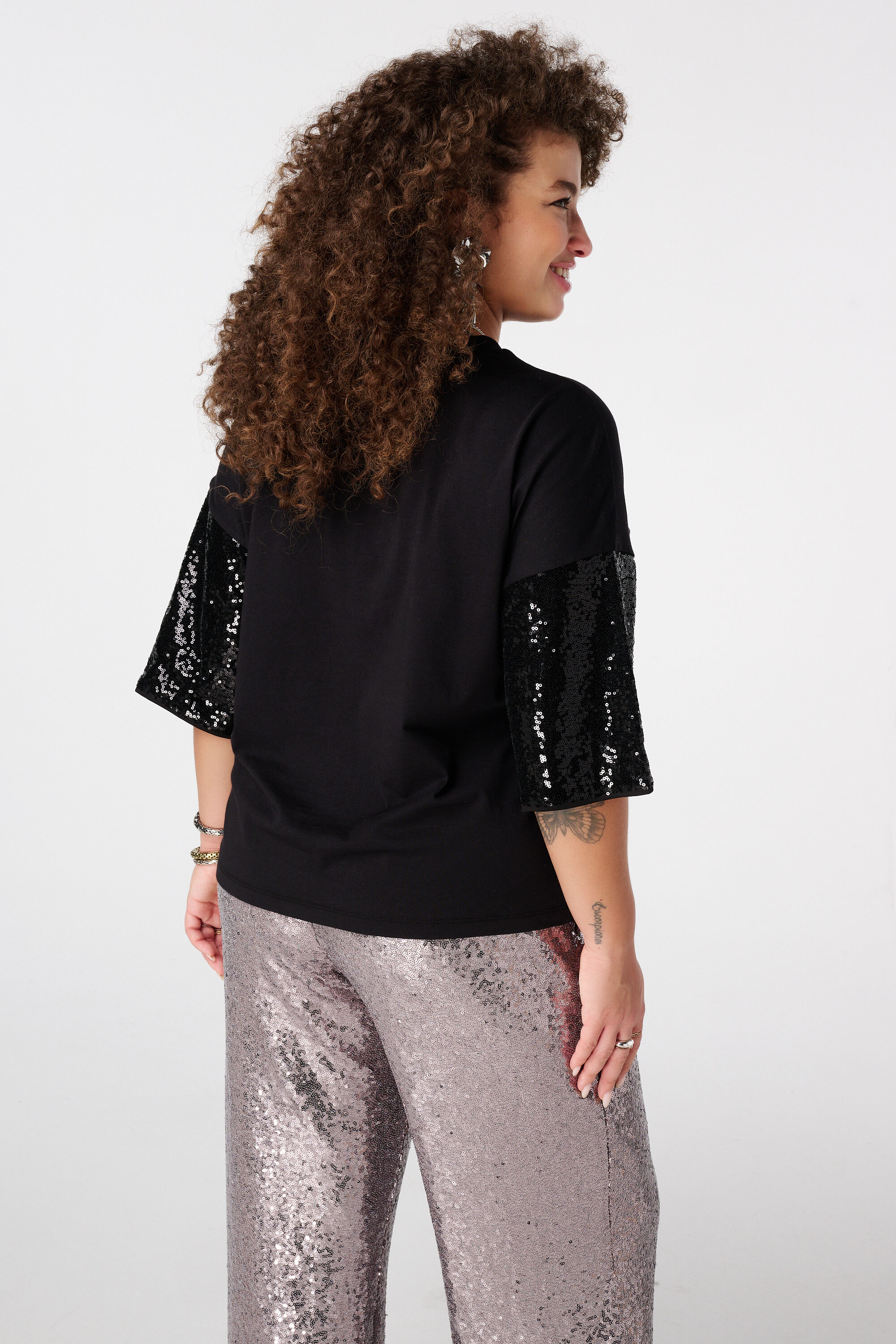 Oversized t-shirt met pailletten mouwen image number 3