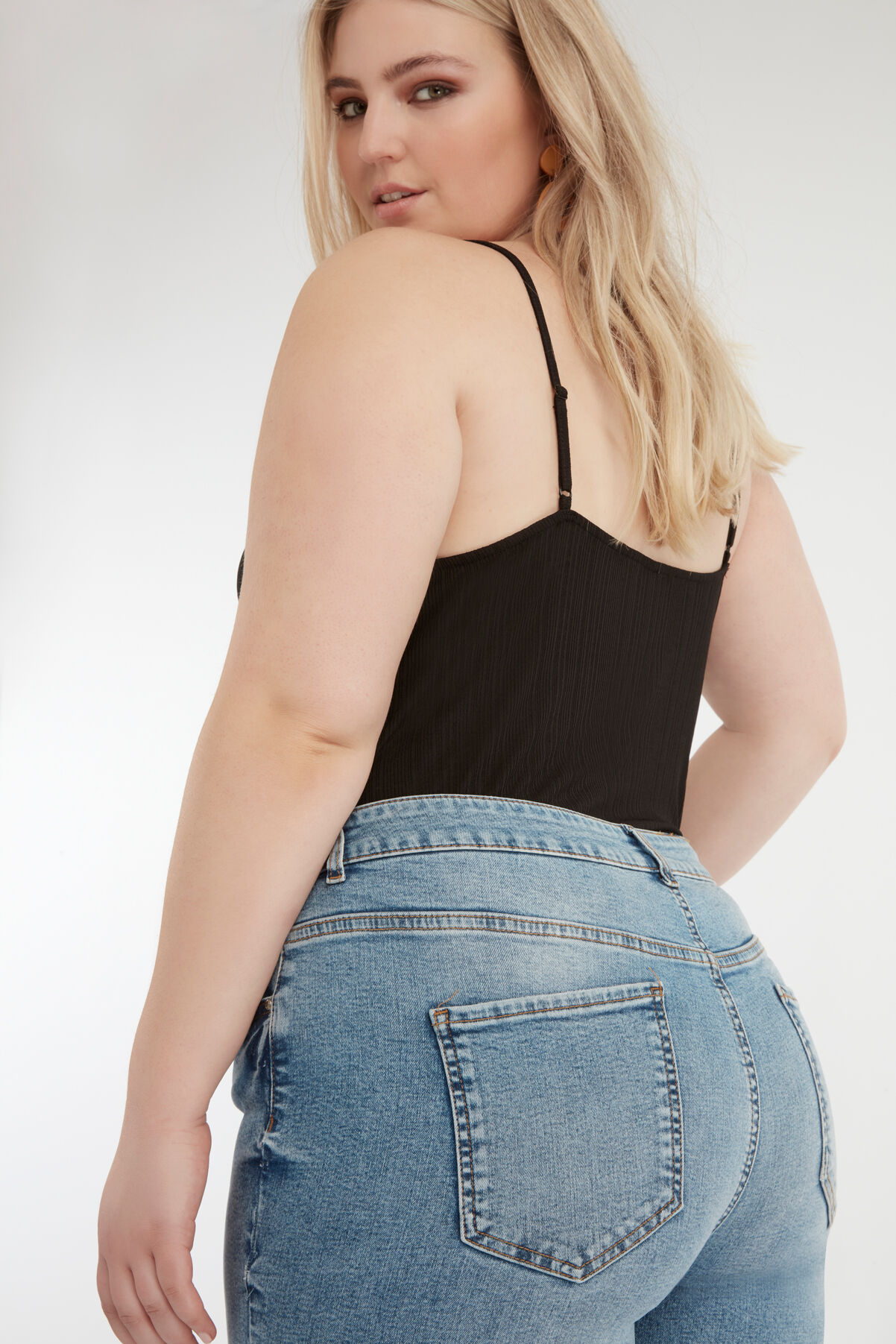 Straight fit 7/8 jeans  image number 6