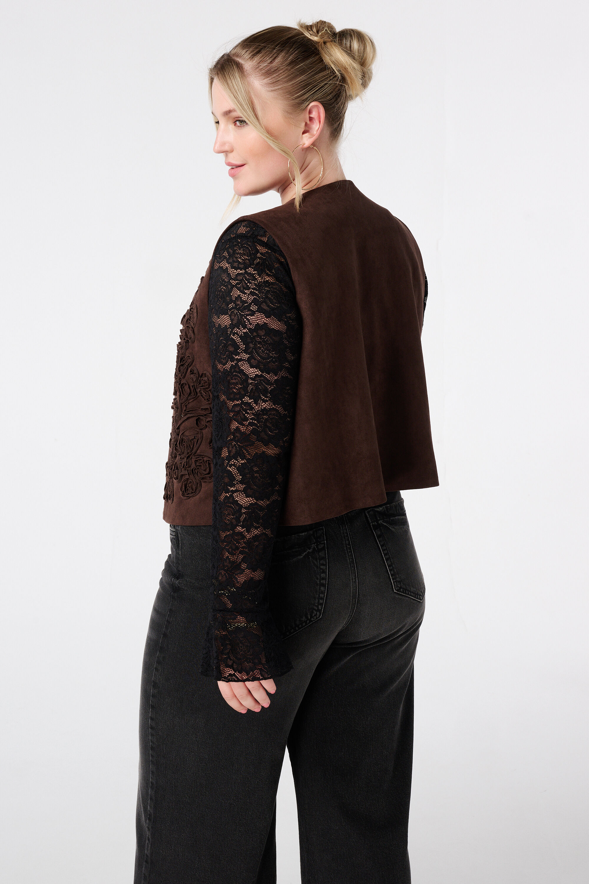 Gilet in su&egrave;de look met broderie image number 3