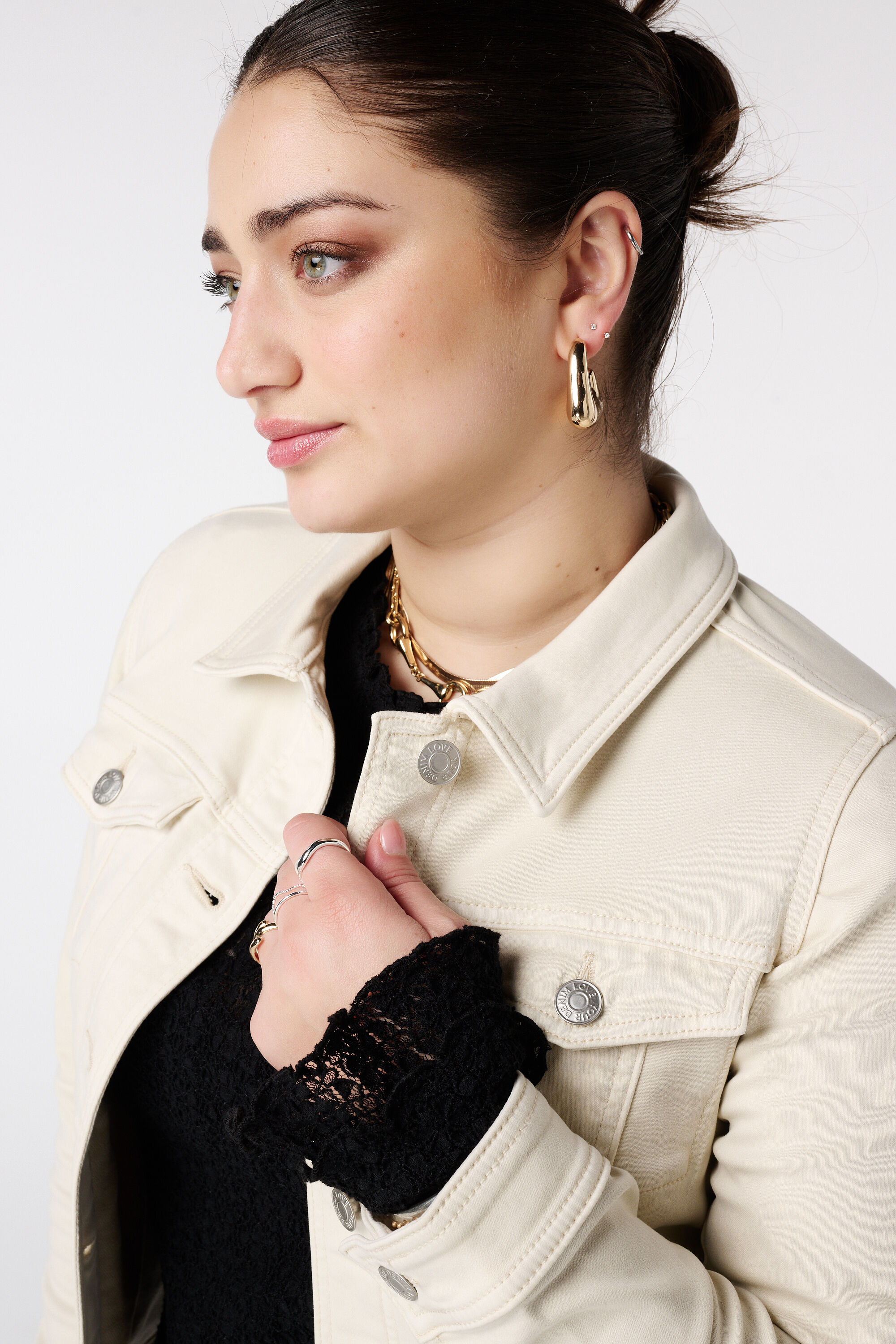 Spijkerjas met knoopsluiting image number 4