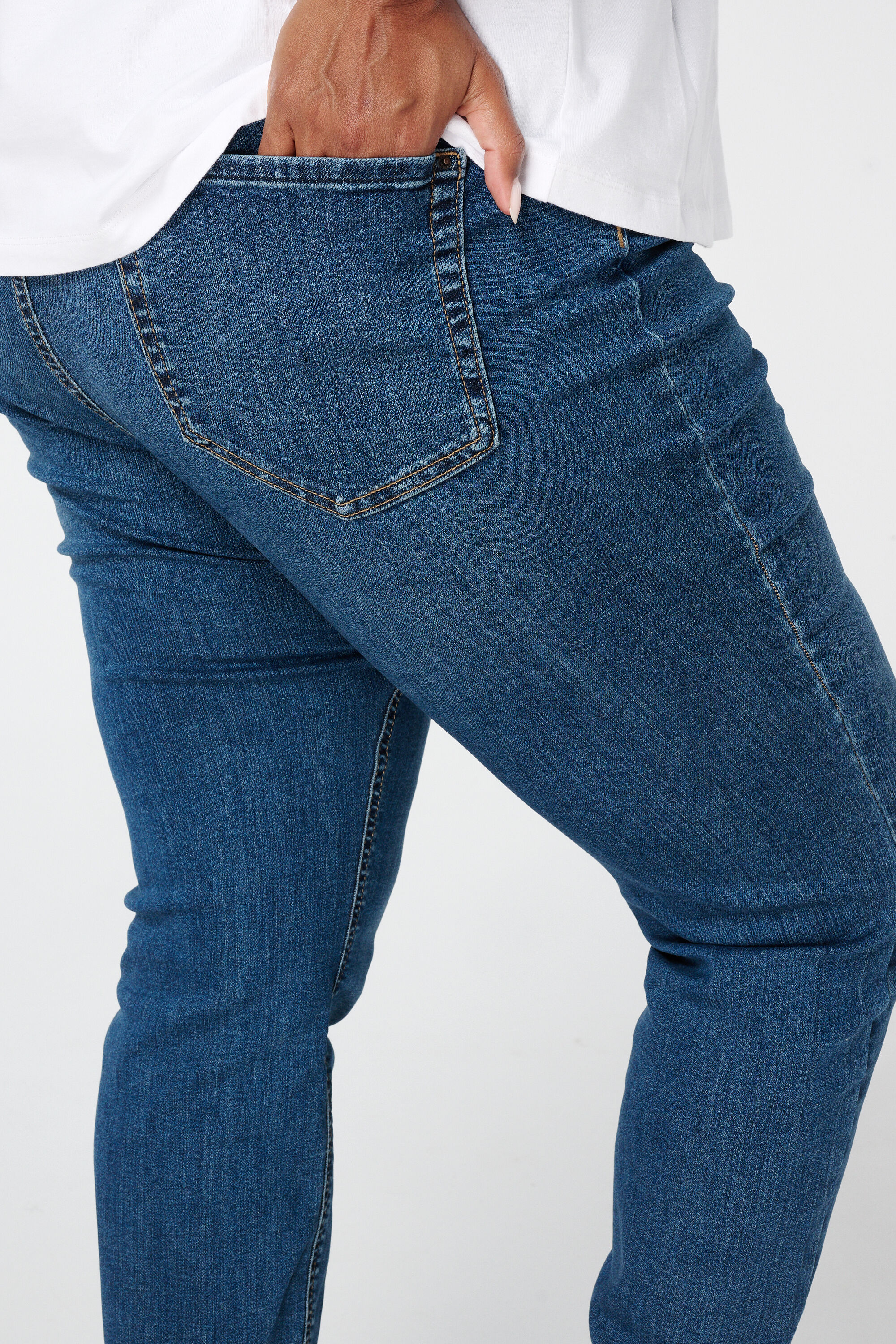 Skinny leg high waist jeans CHERRY image number 4