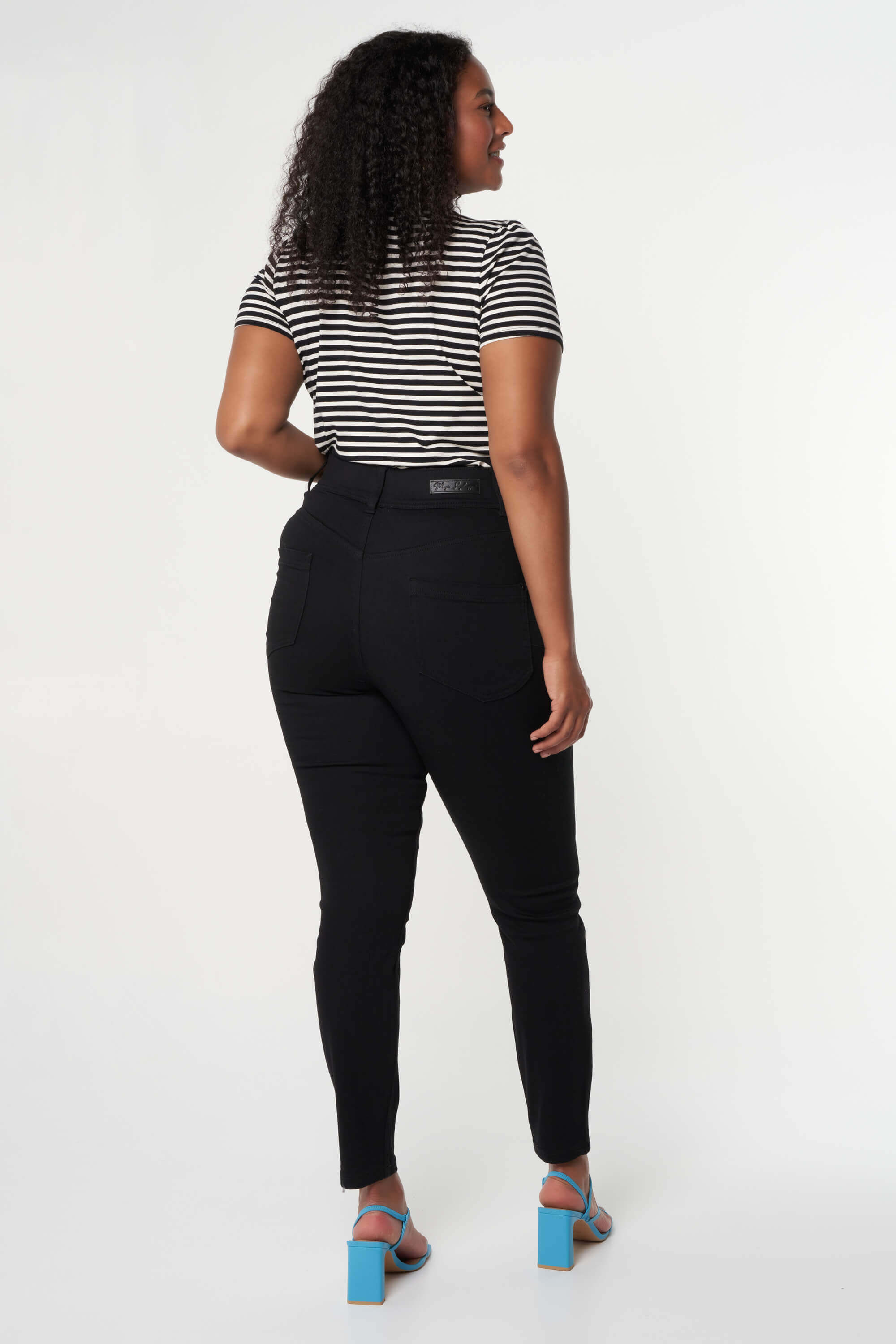 Shaping Skinny Jeans SCULPTS image number 4