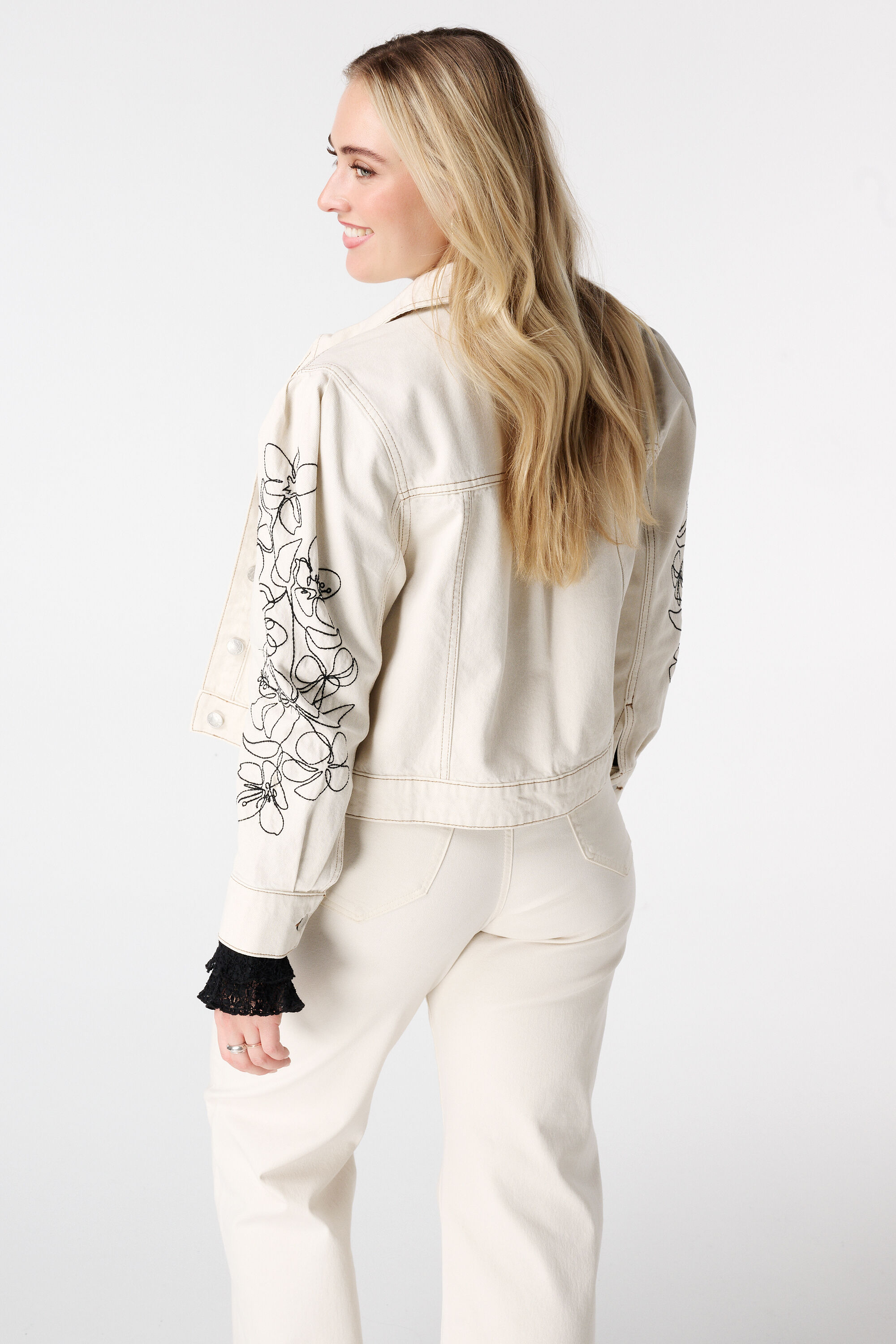 Spijkerjasje met broderie image number 3
