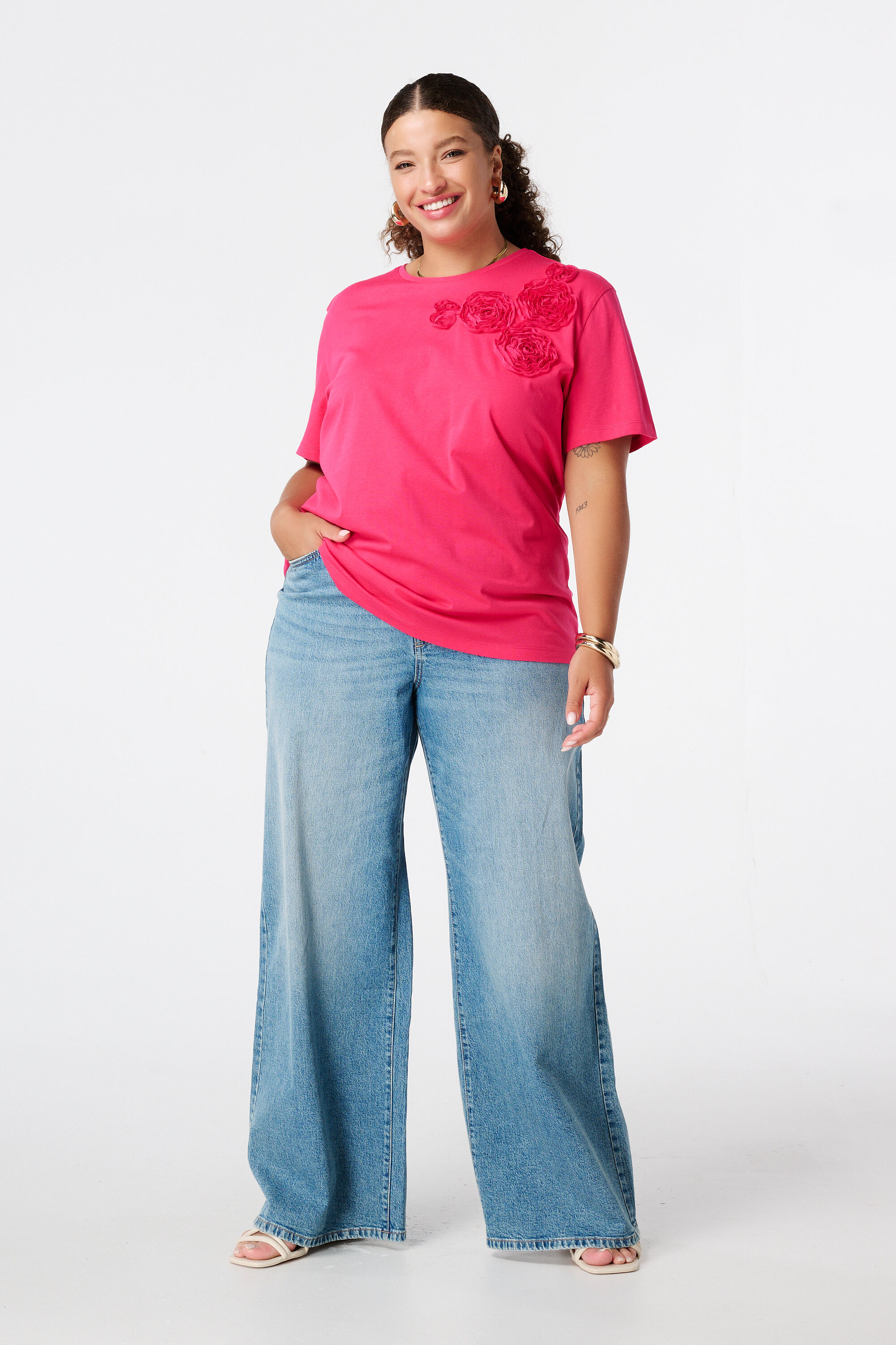 T-shirt avec imprim&eacute; brod&eacute; image number 5