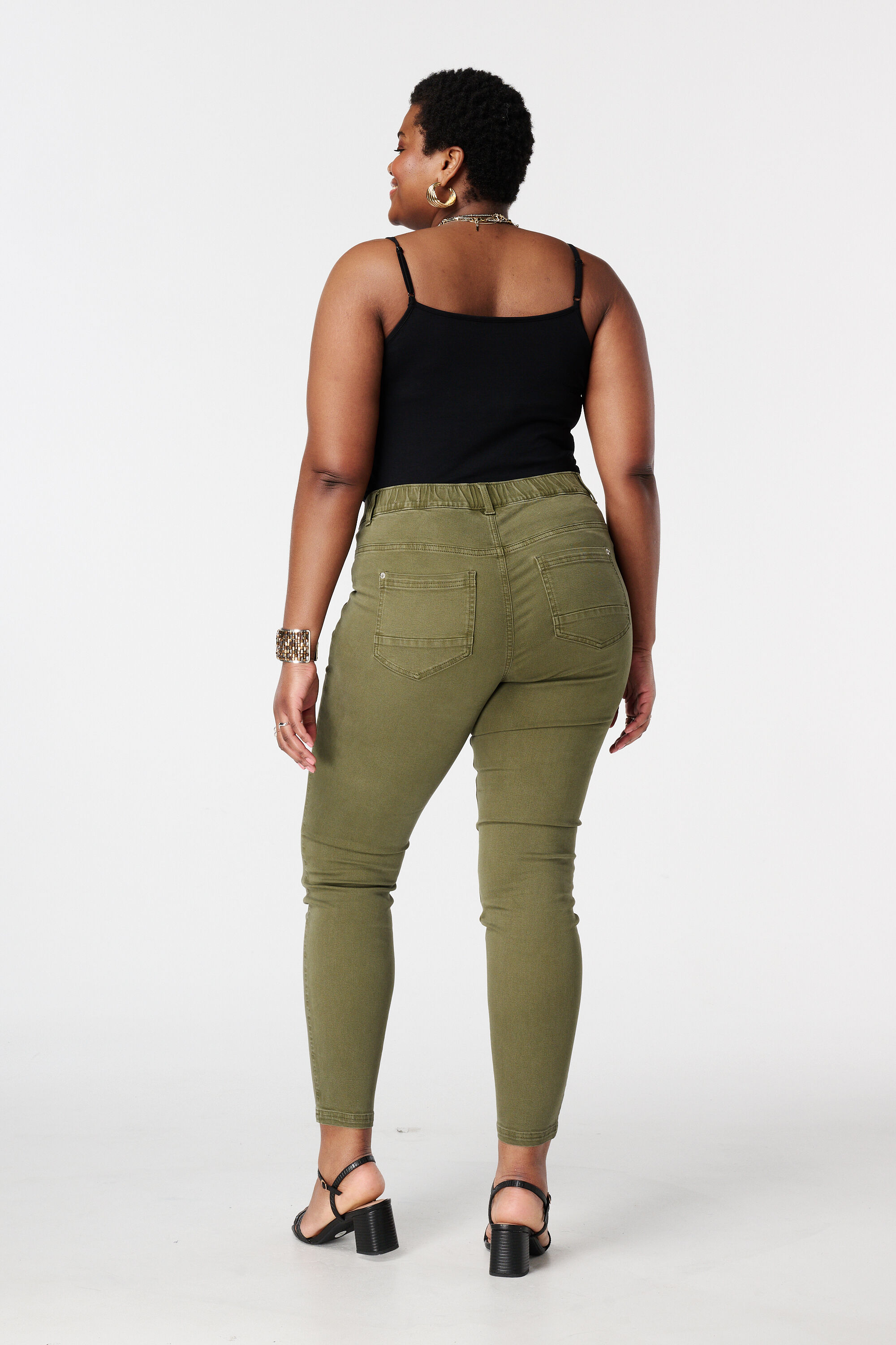 Tregging in jeans look image number 3