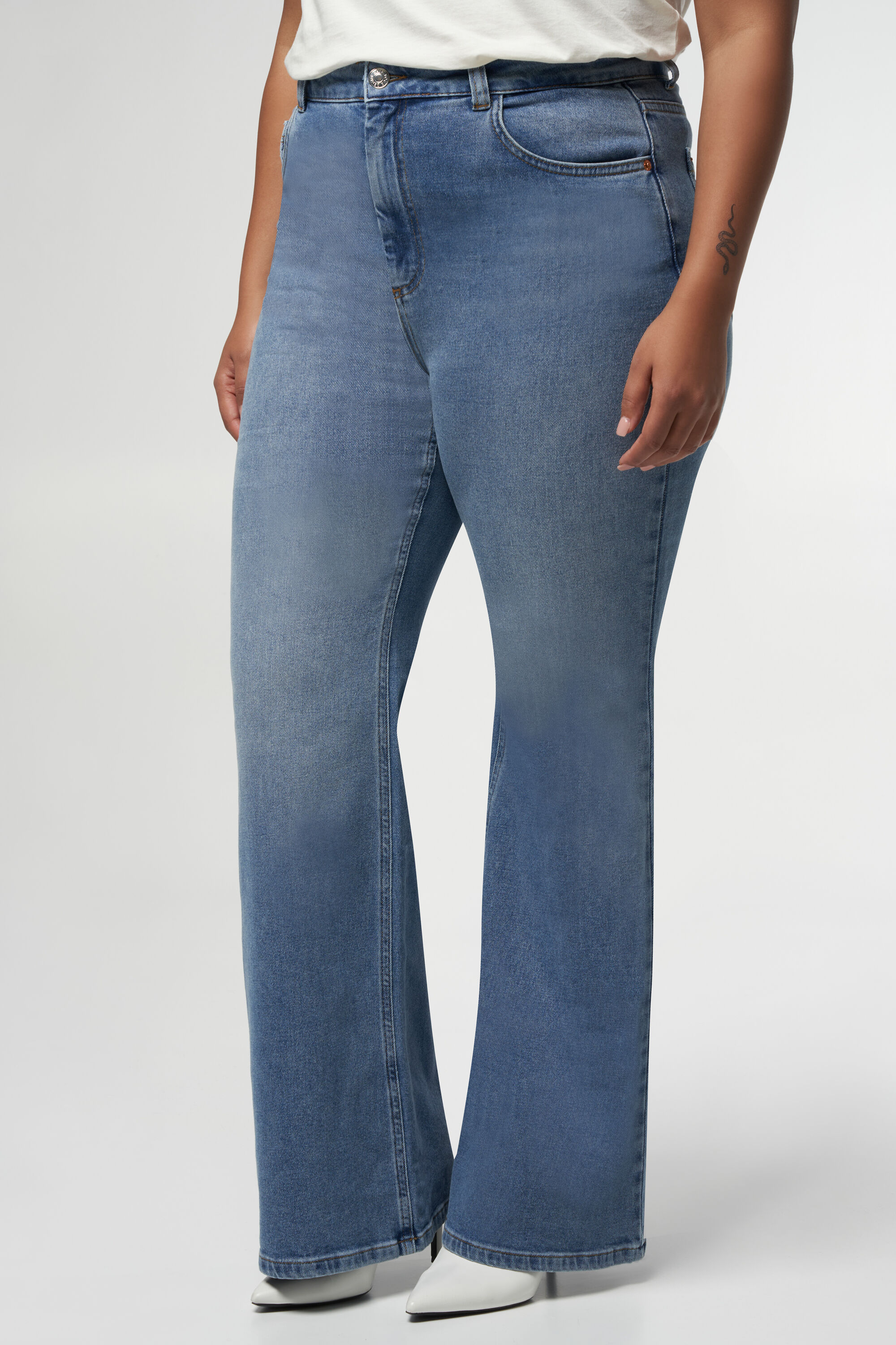 Flared jeans met hoge taille image number 5