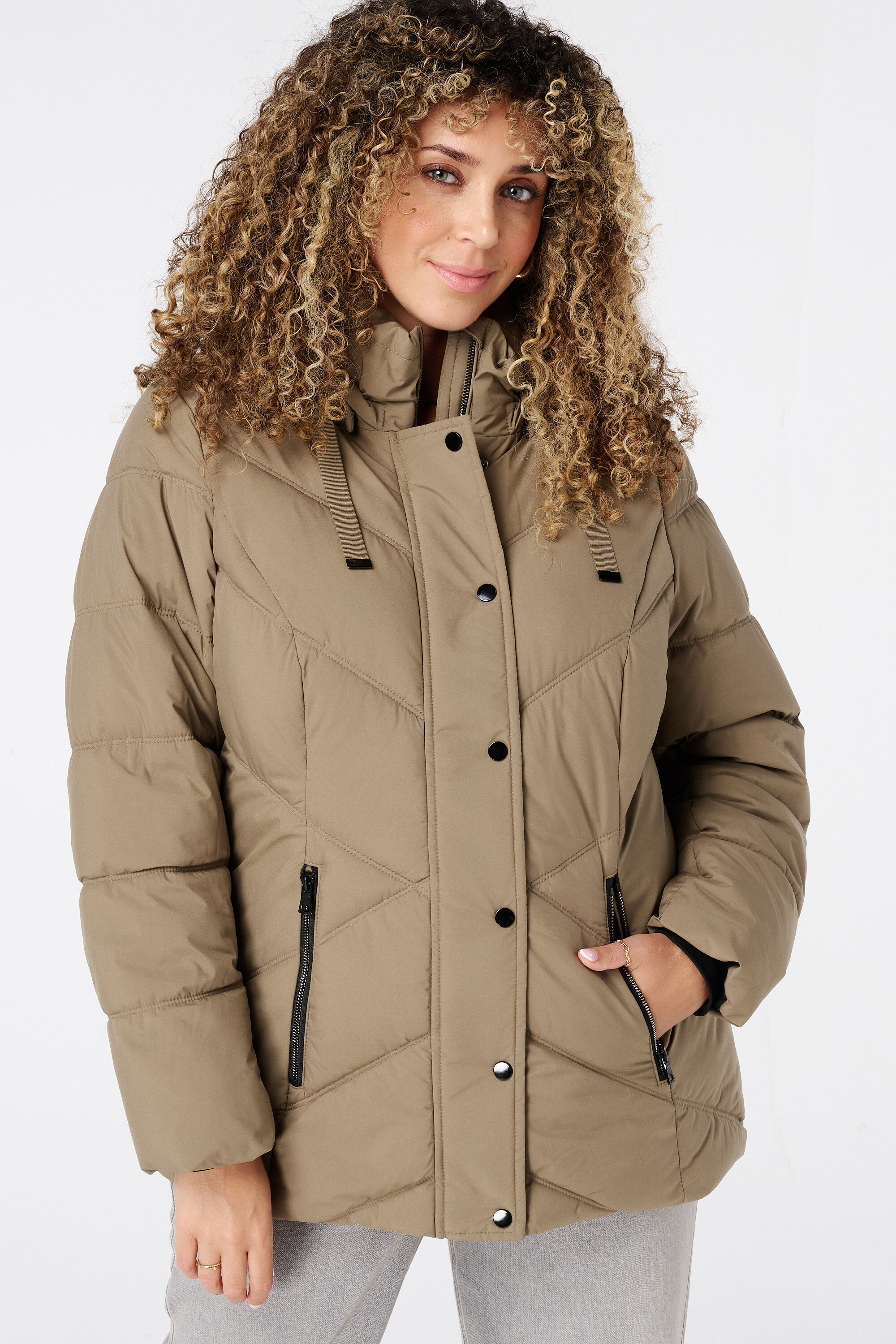 Veste matelass&eacute;e &agrave; capuche image number 4