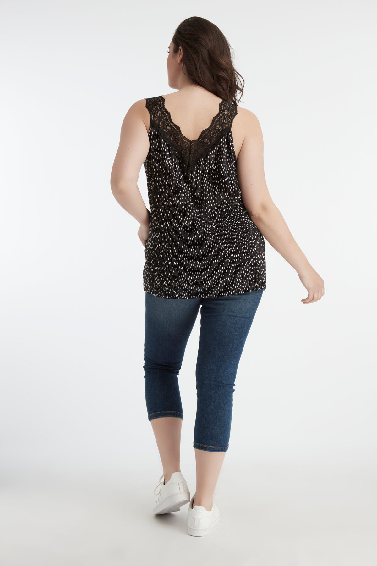 Pliss&eacute; top met stippen en kant image number 4