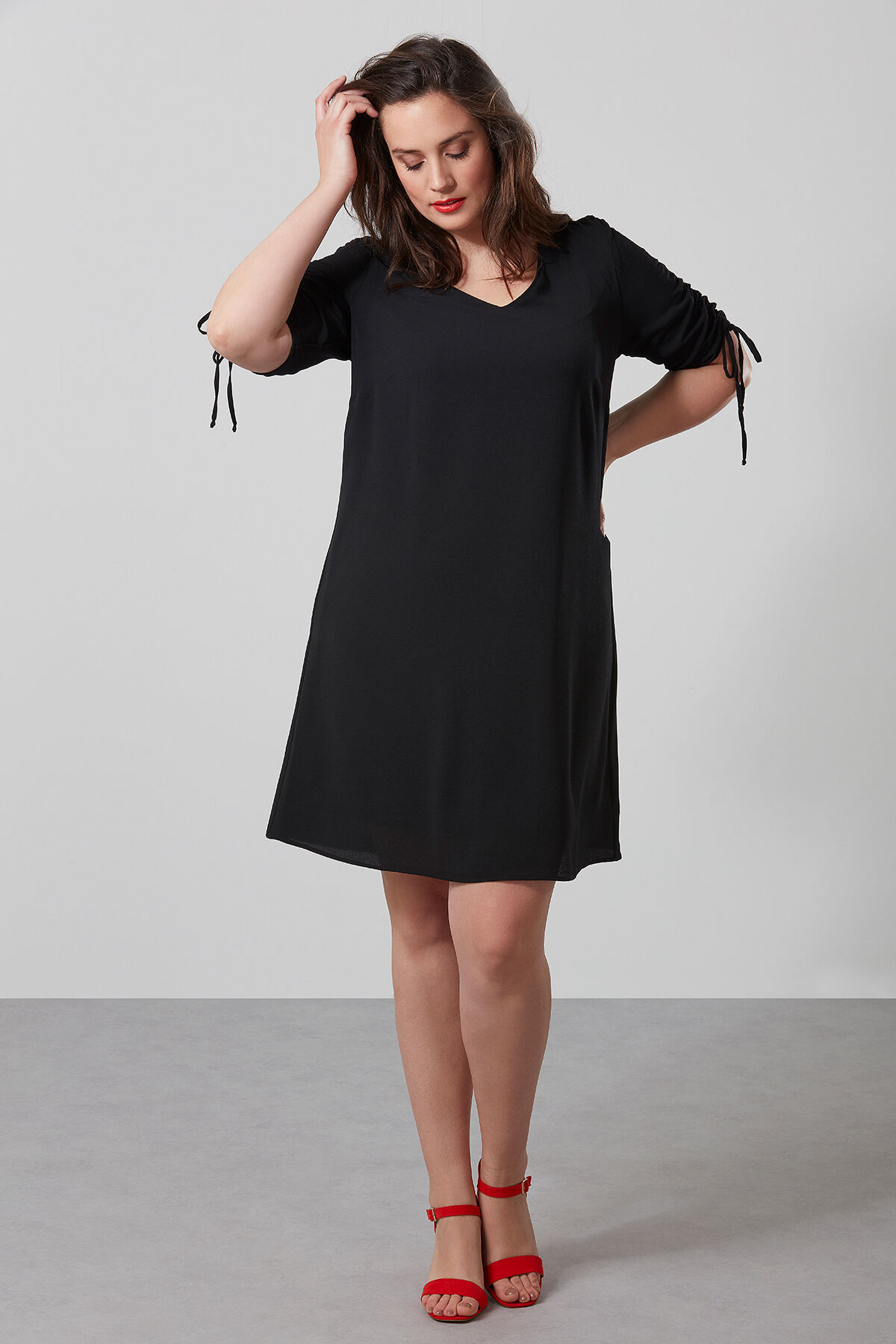 Robe unie avec cordon image number 3