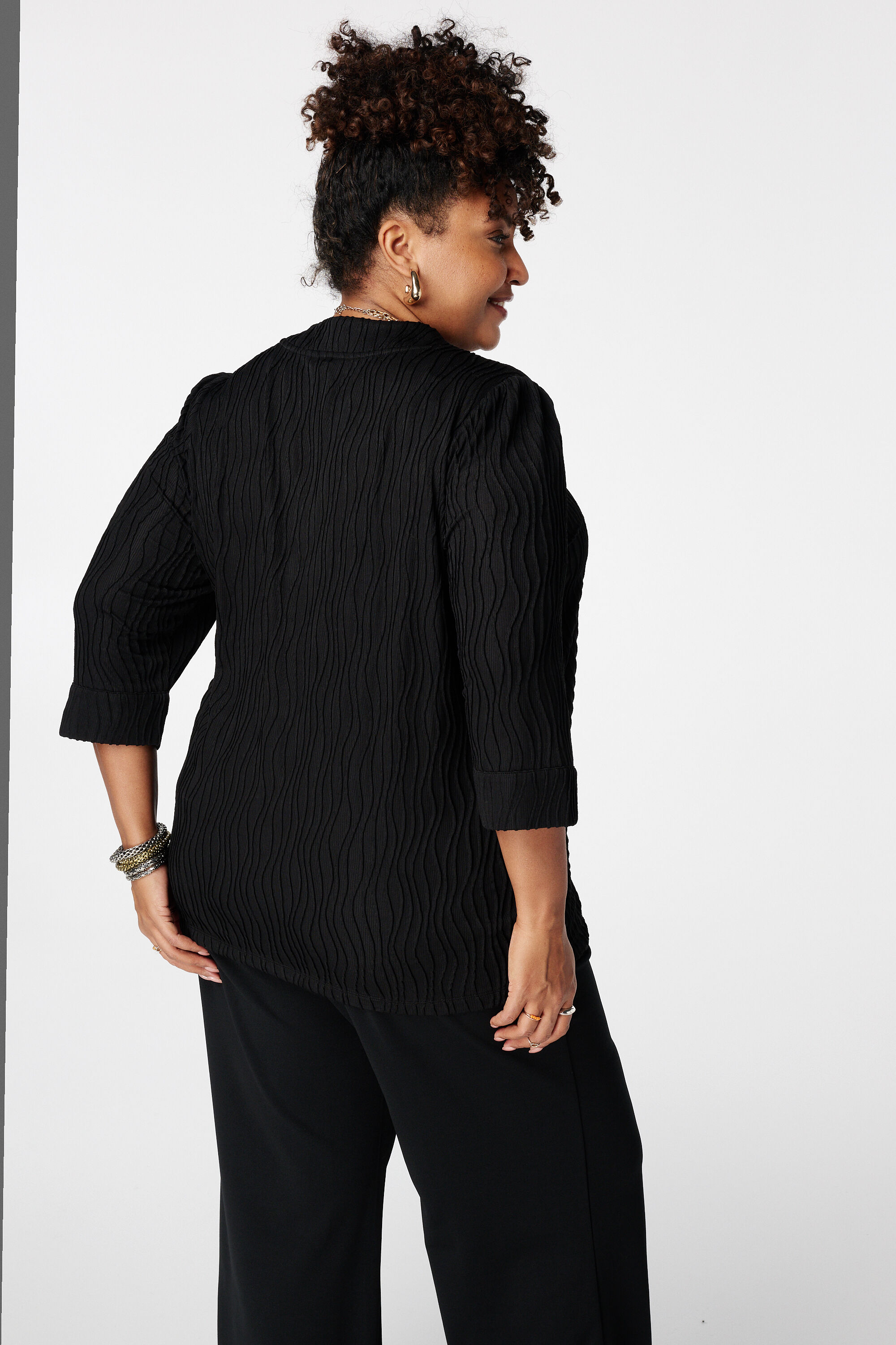 Haut avec structure ondul&eacute;e image number 3