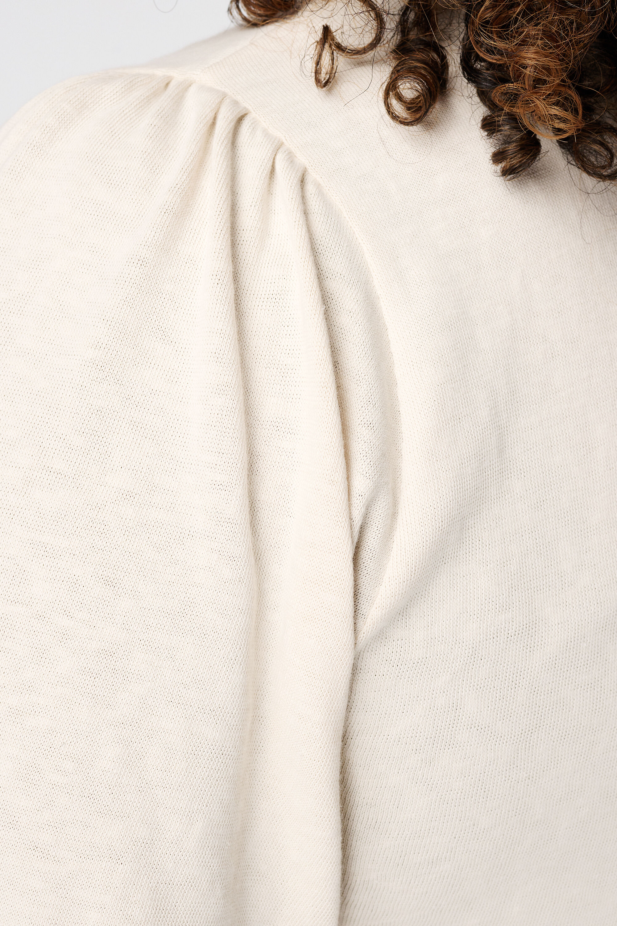 T shirt avec col en V image number 6