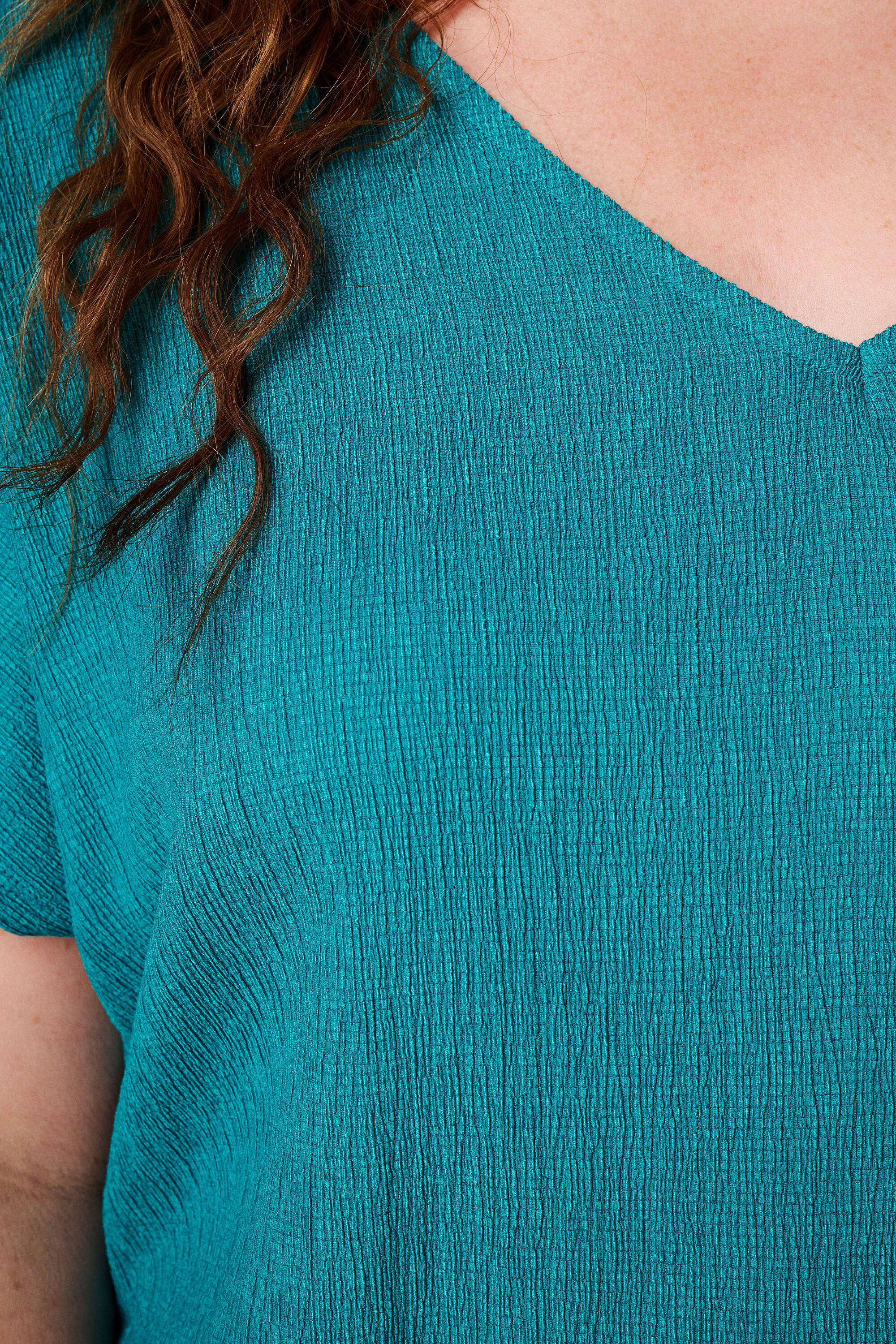 Top met structuur en kapmouwtje image number 6