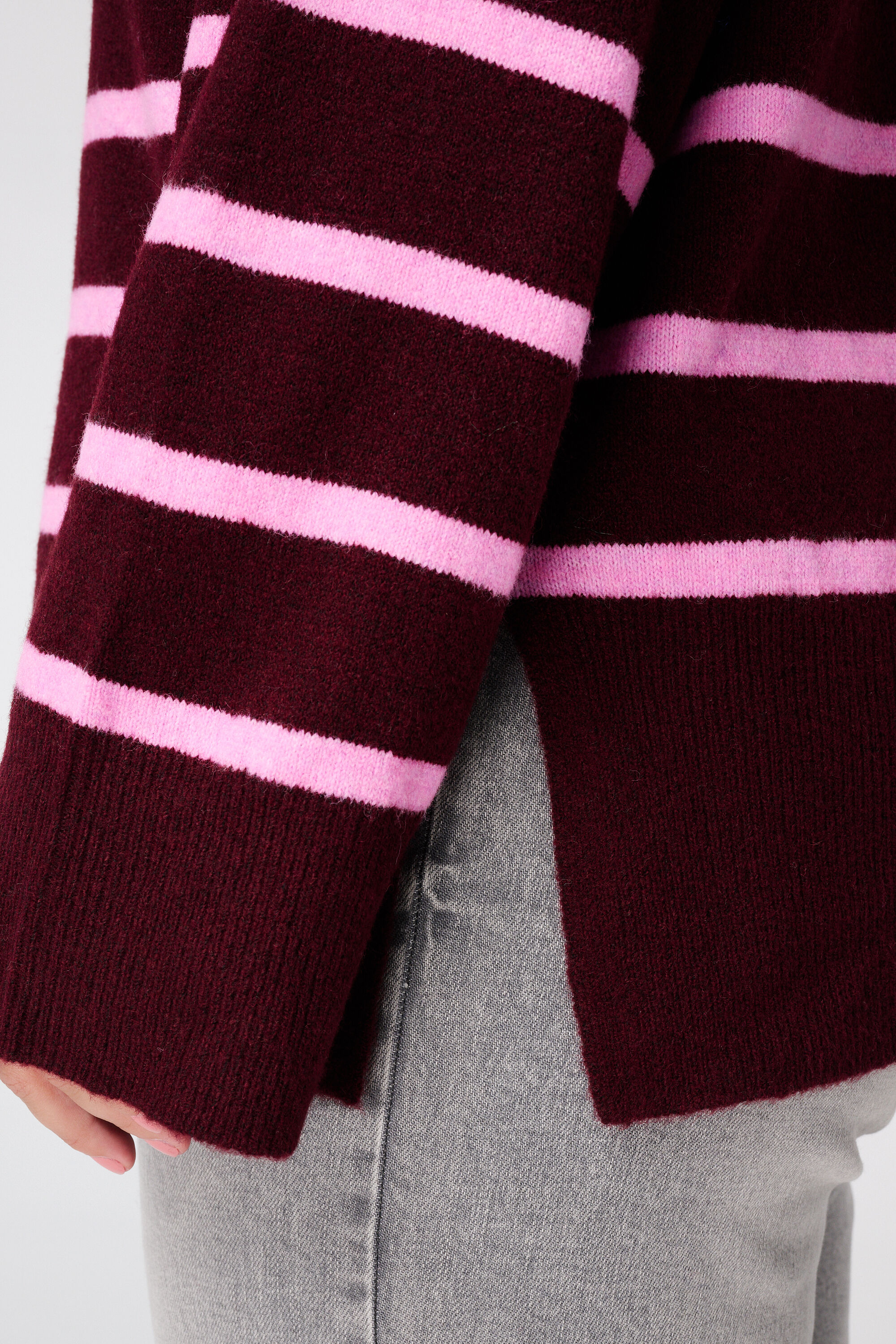 Gebreide trui met strepen en split image number 6