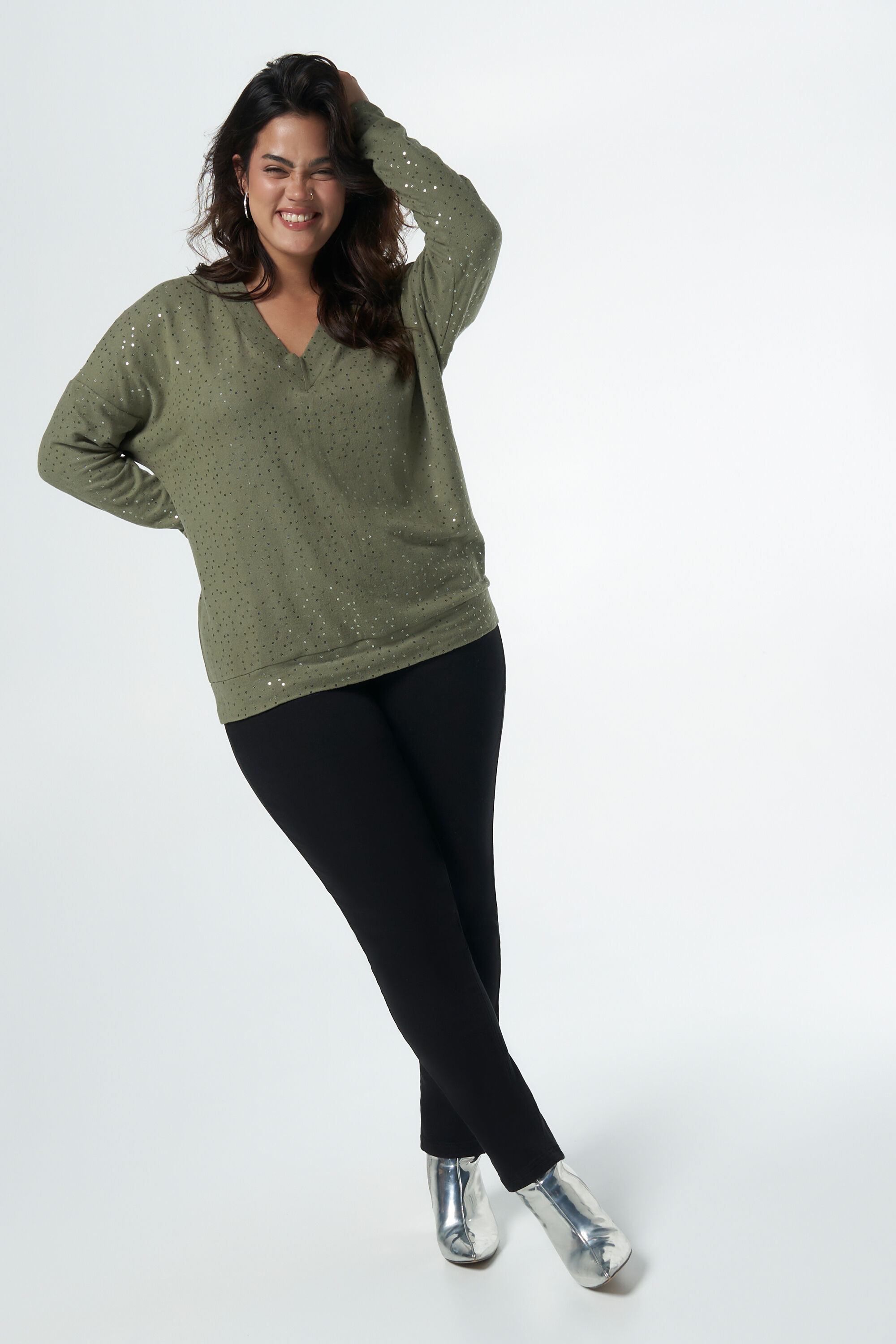 Ruimvallende top met pailletten image number 5