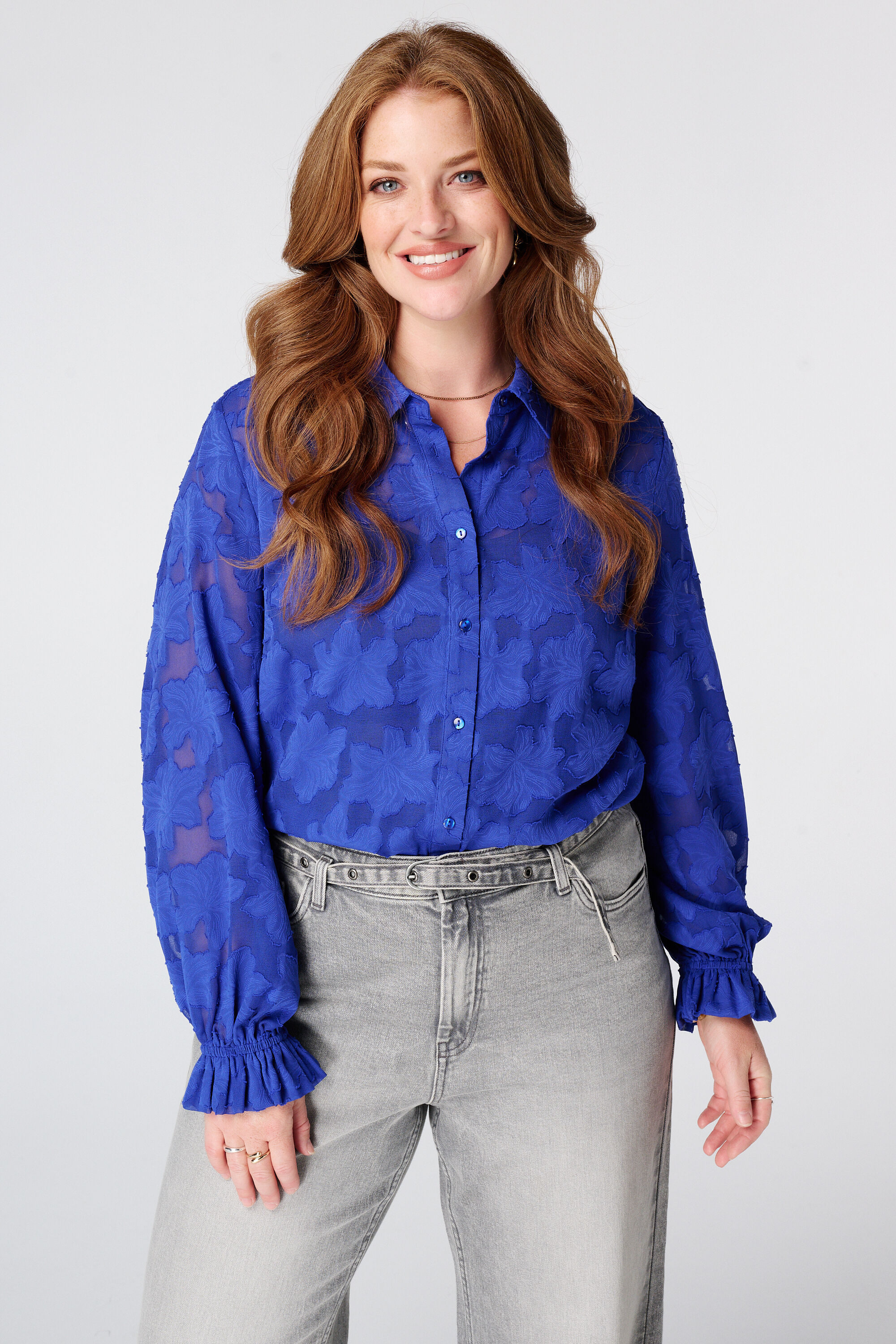 Blouse transparente &agrave; motif floral