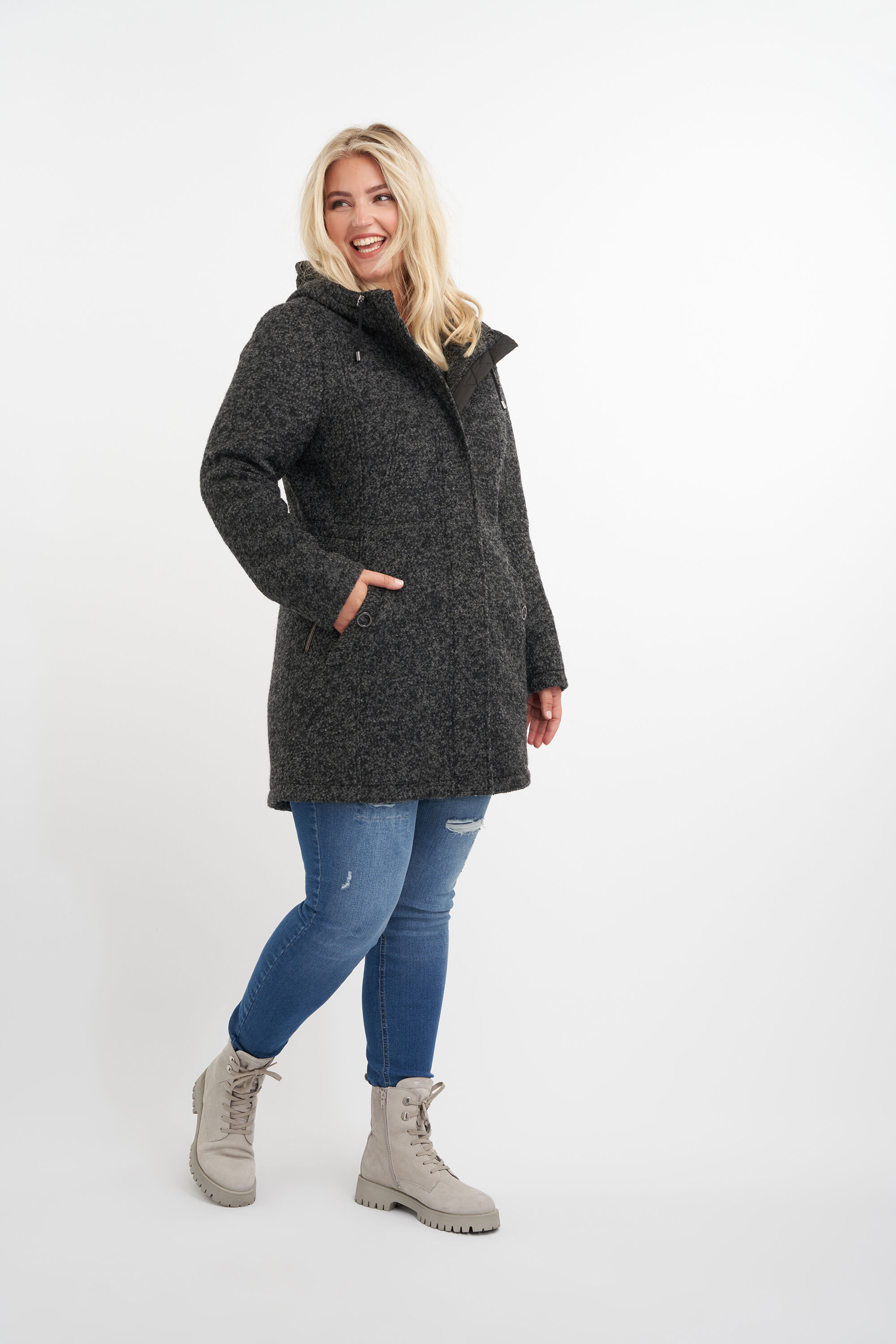 Veste &agrave; capuche image number 6