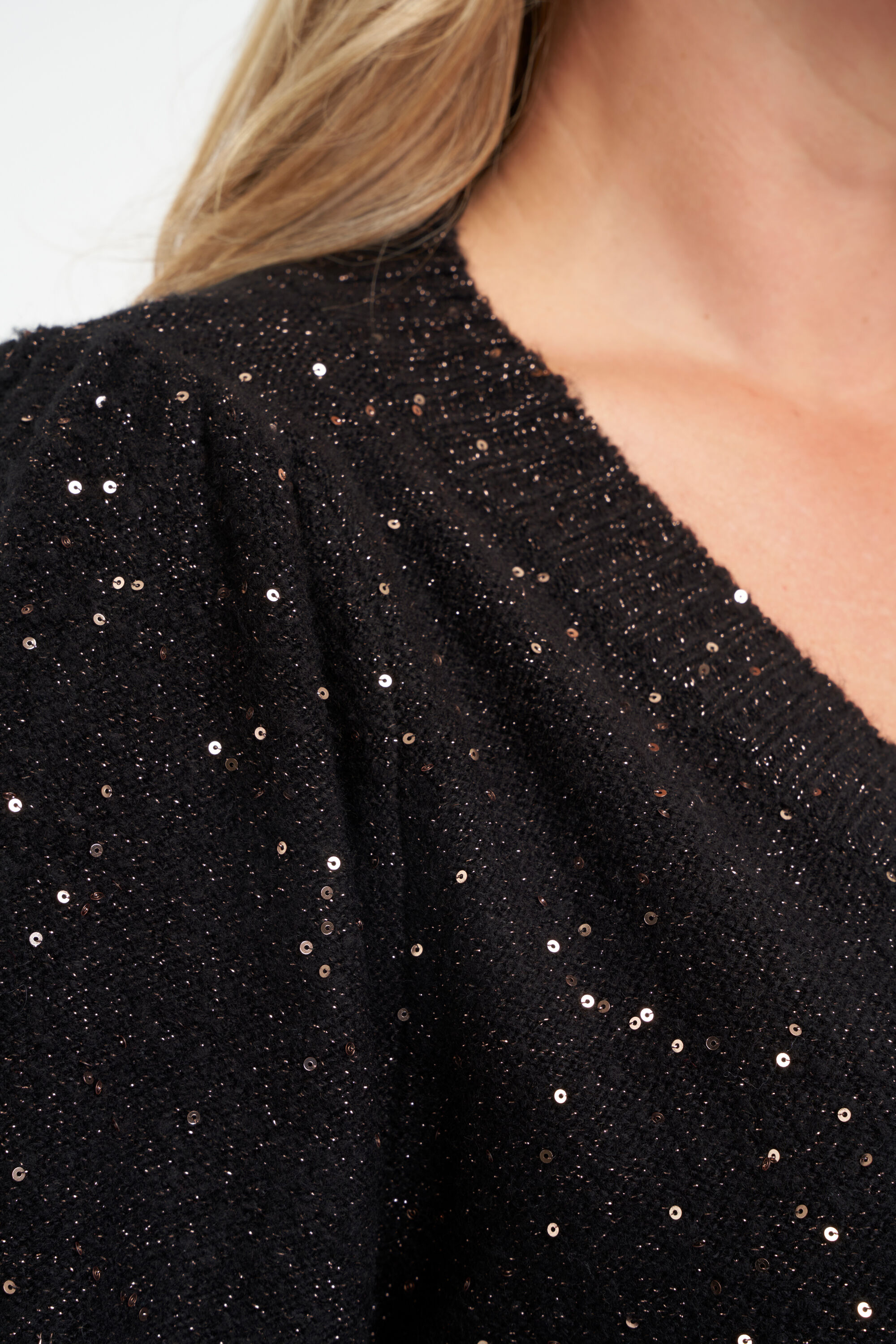 Pull &agrave; paillettes image number 4