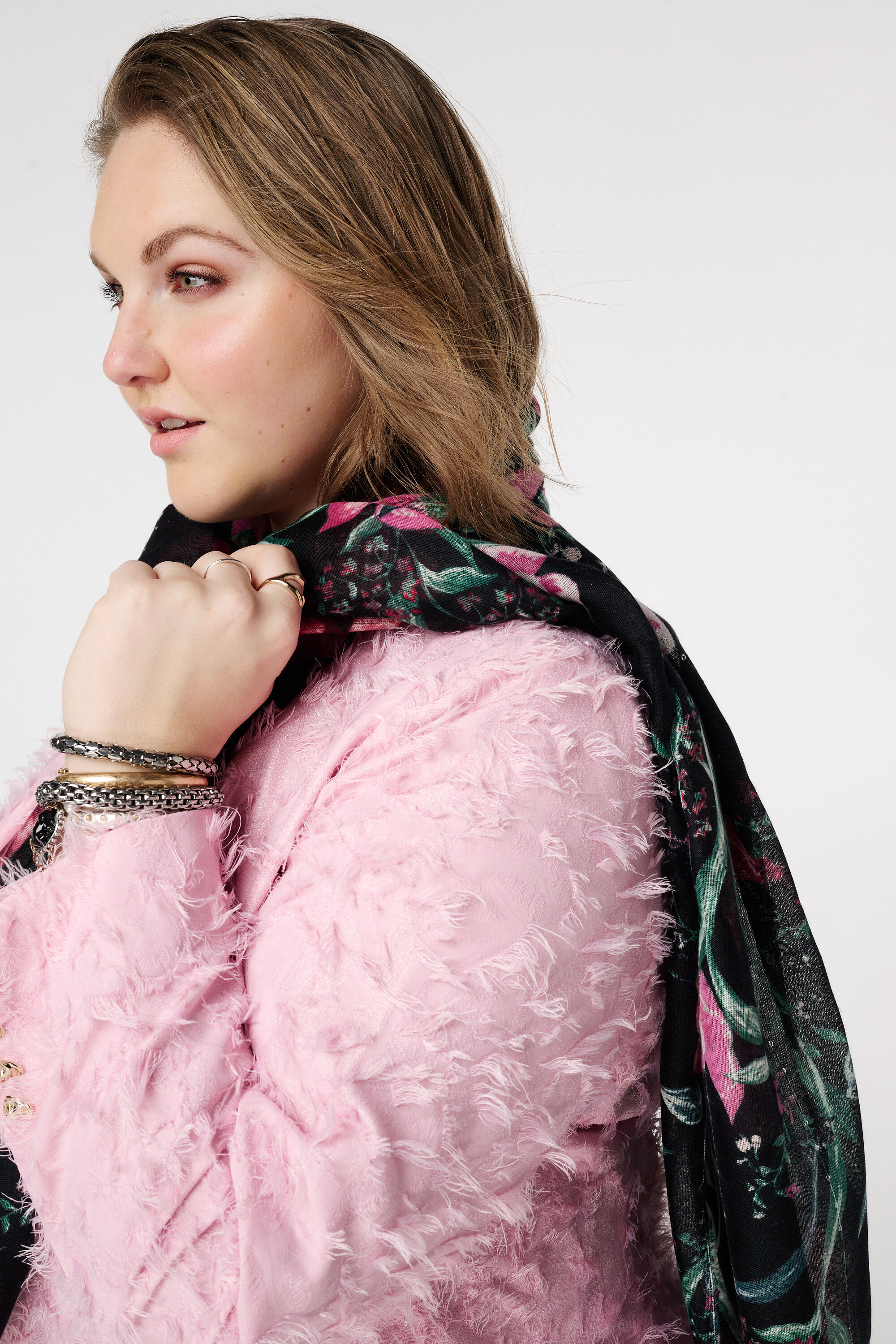  Sjaal met print en steentjes image number 2