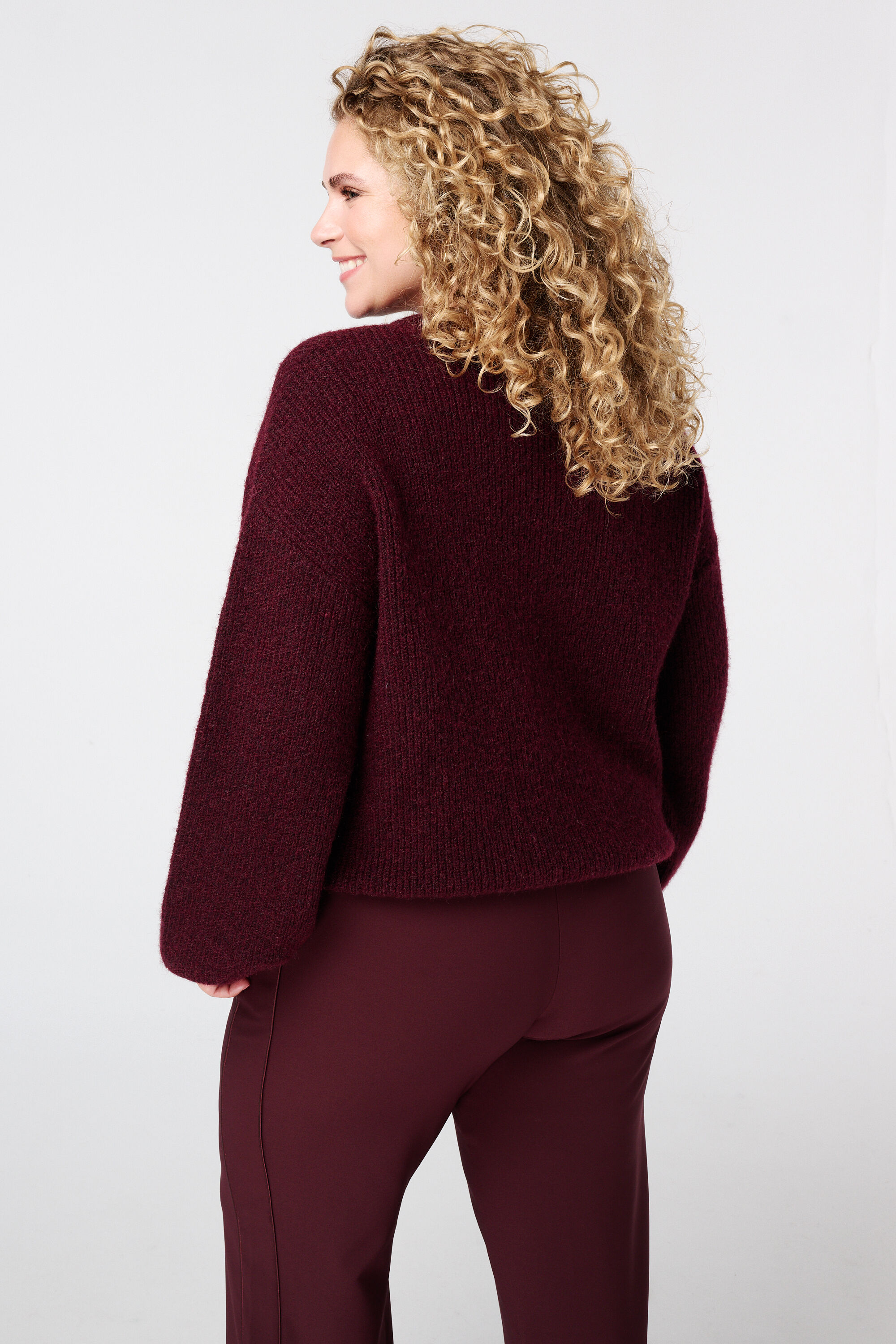Fijn gebreide trui met ballonmouwen image number 3