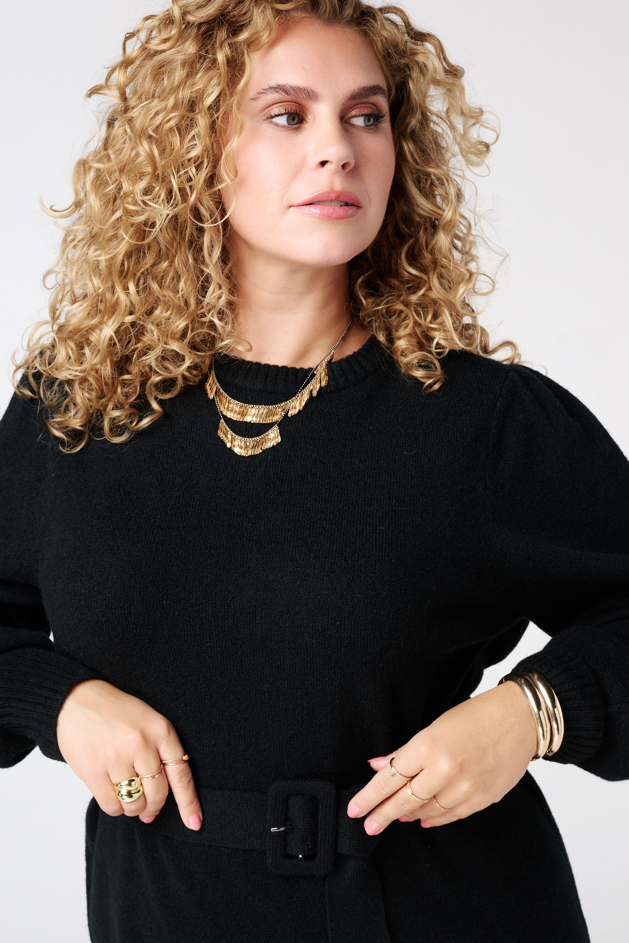 Robe tricot&eacute;e avec ceinture image number 4