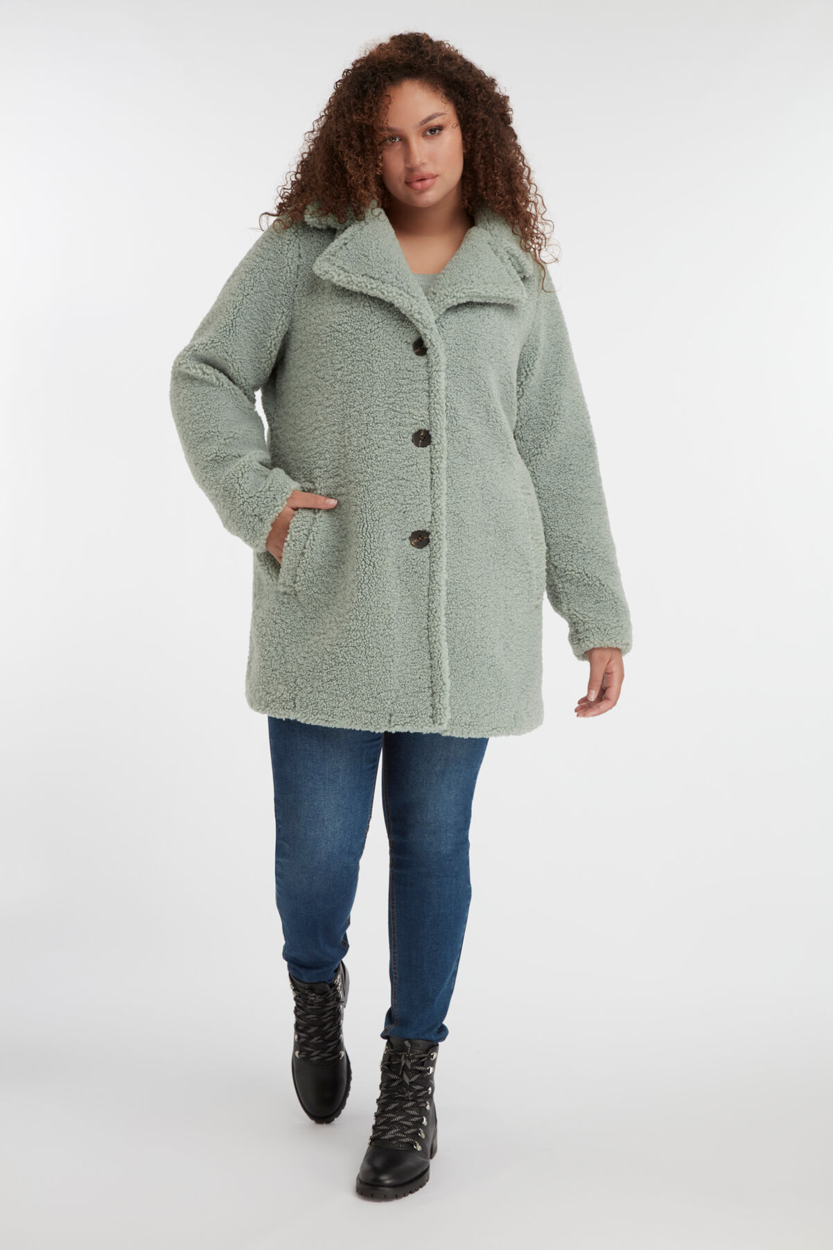 Veste en peluche douce image number 6