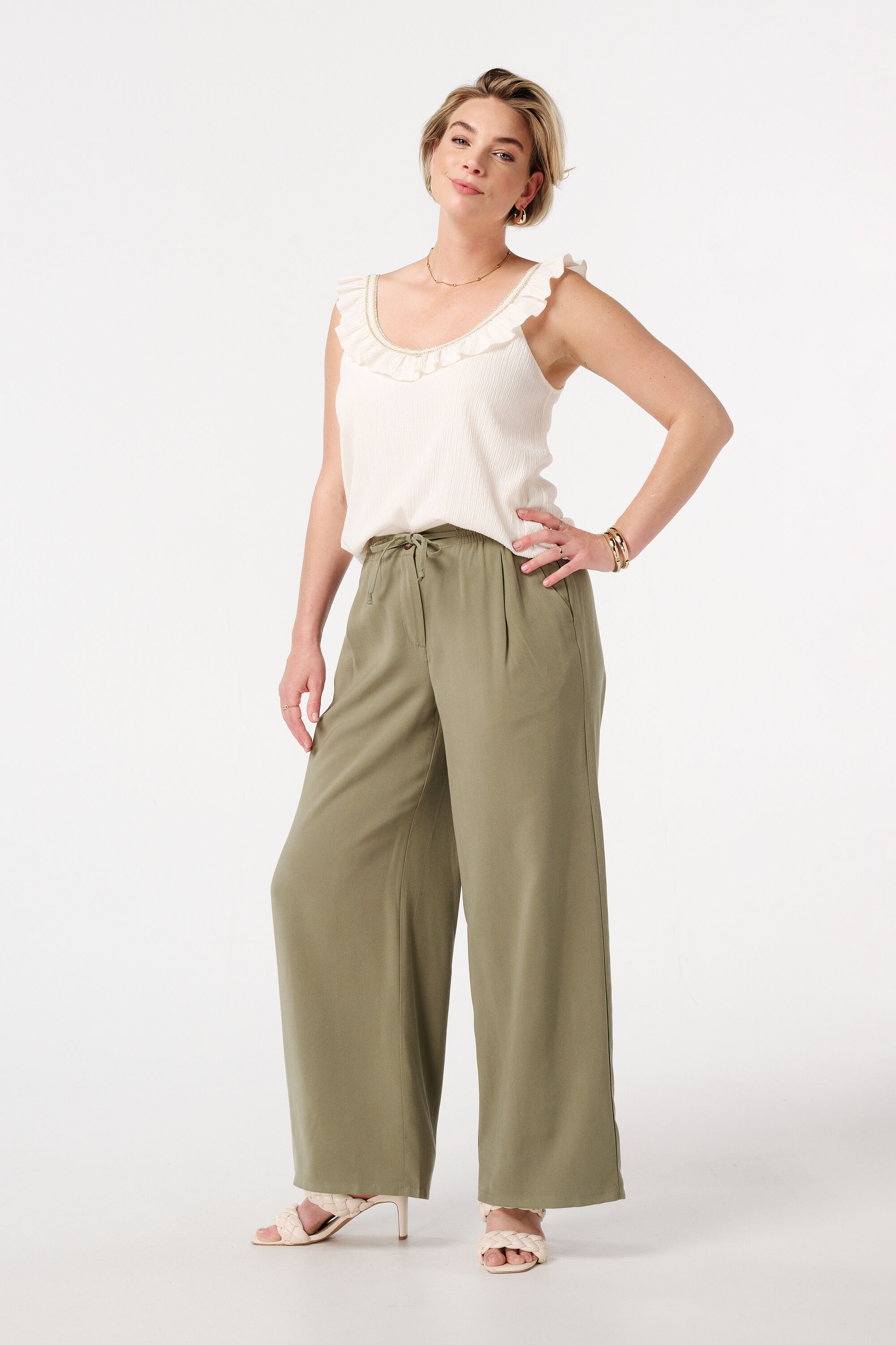 Top met ruffle details image number 5