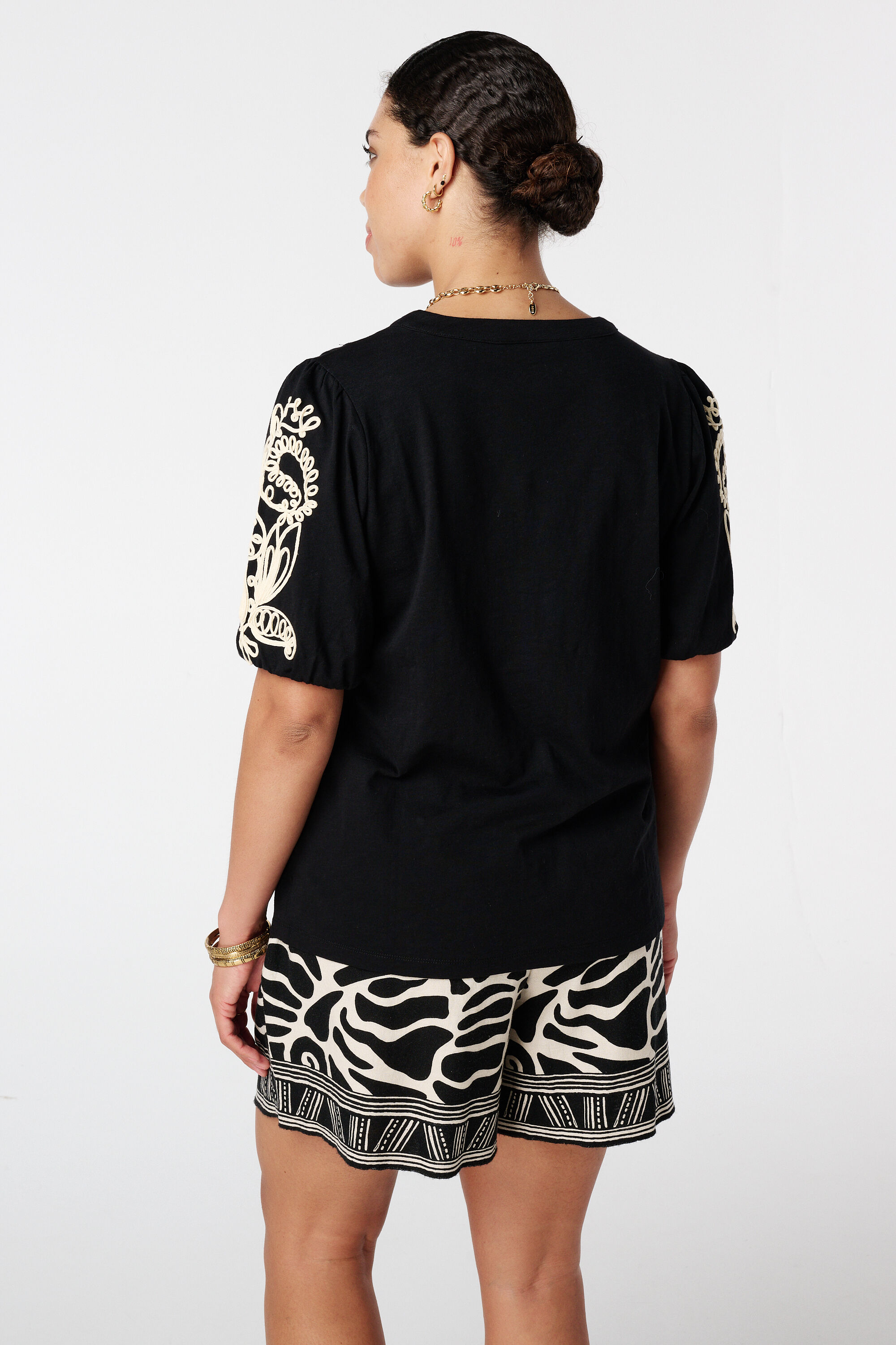 Haut avec manches brod&eacute;es image number 3