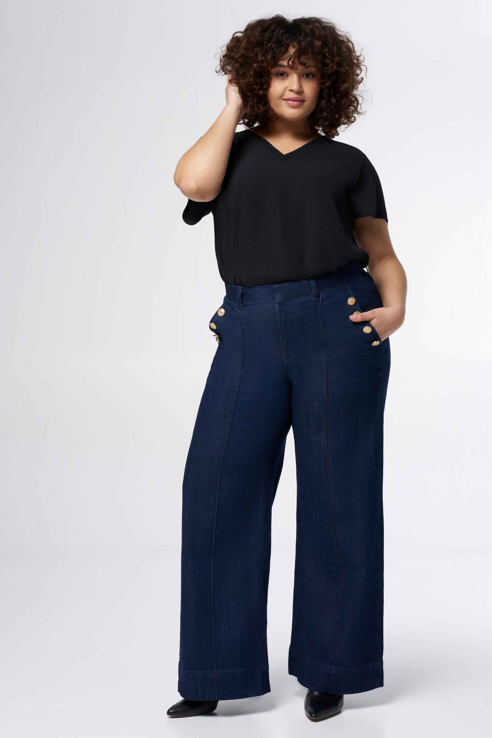 Pantalon en denim avec boutons dor&eacute;s image number 6