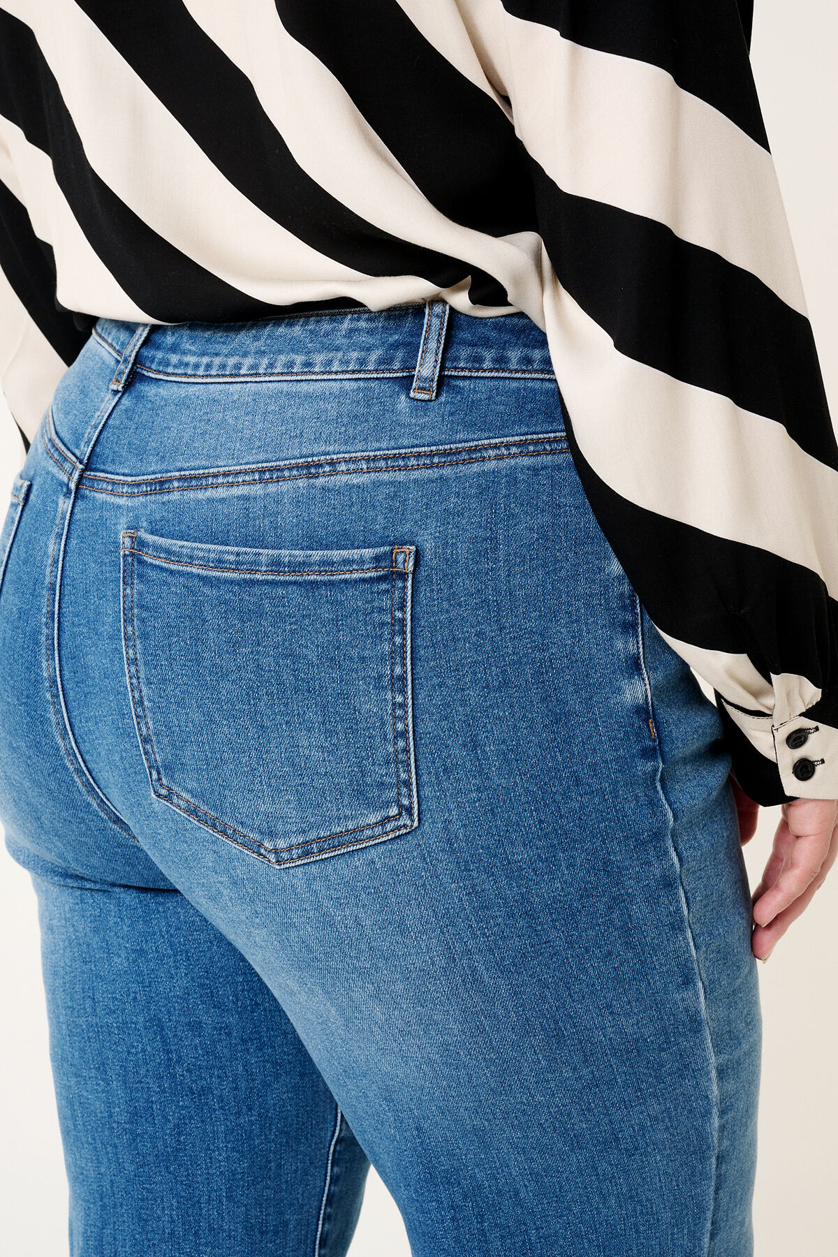 Jeans met wijde pijpen image number 4