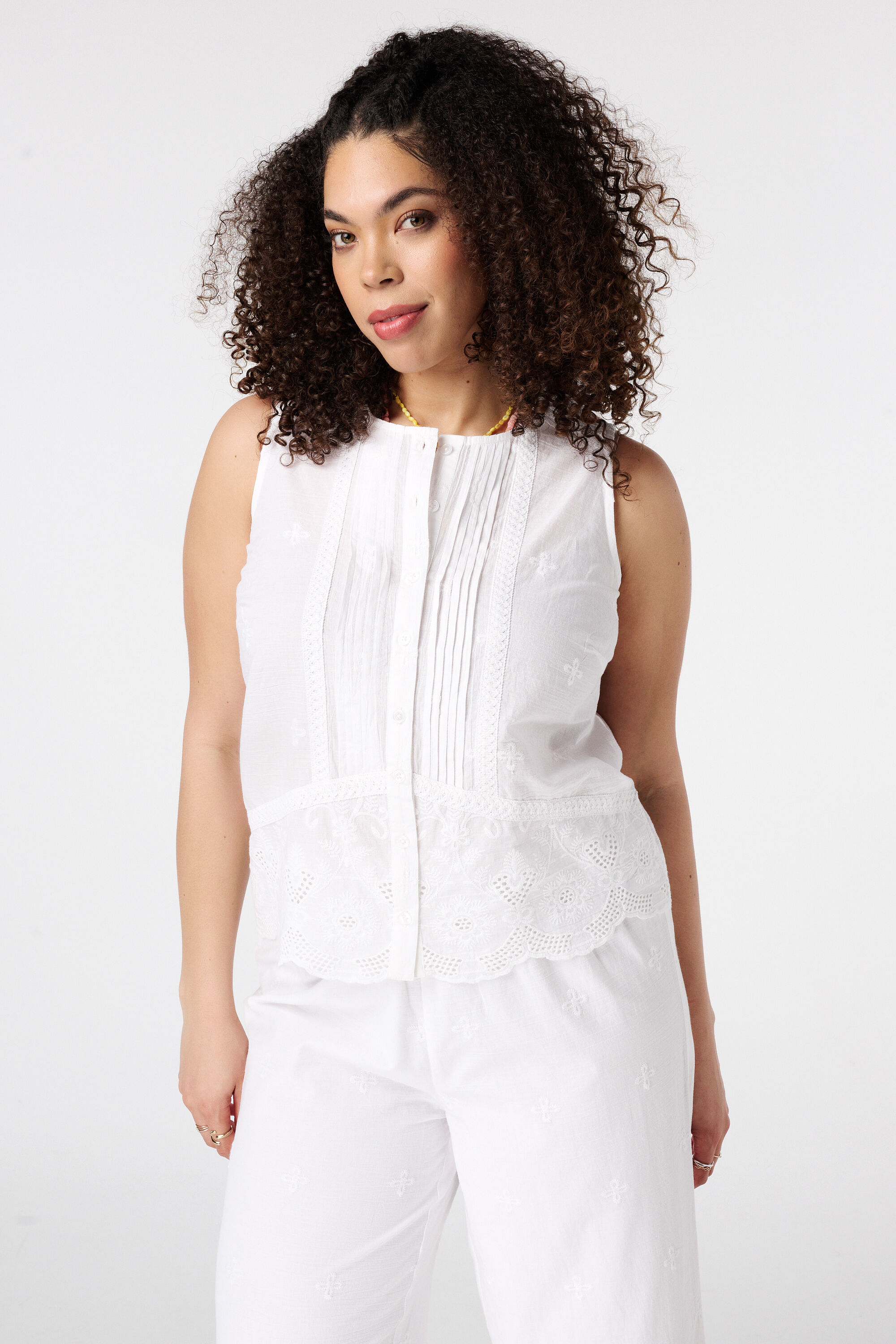Blouse sans manches avec broderie