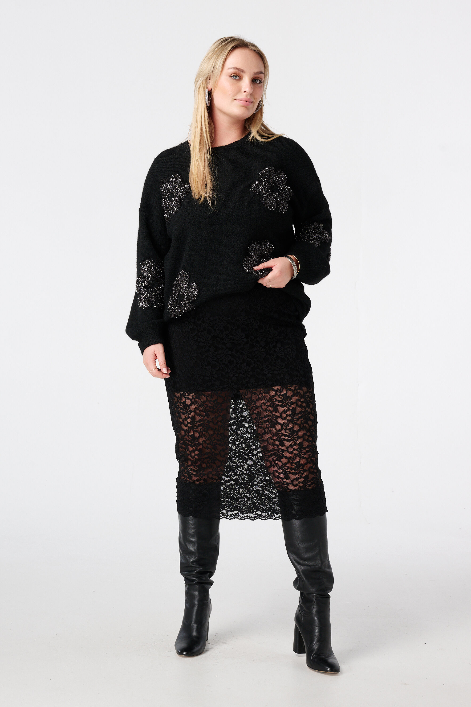 Pull avec fleurs douces en lurex image number 5