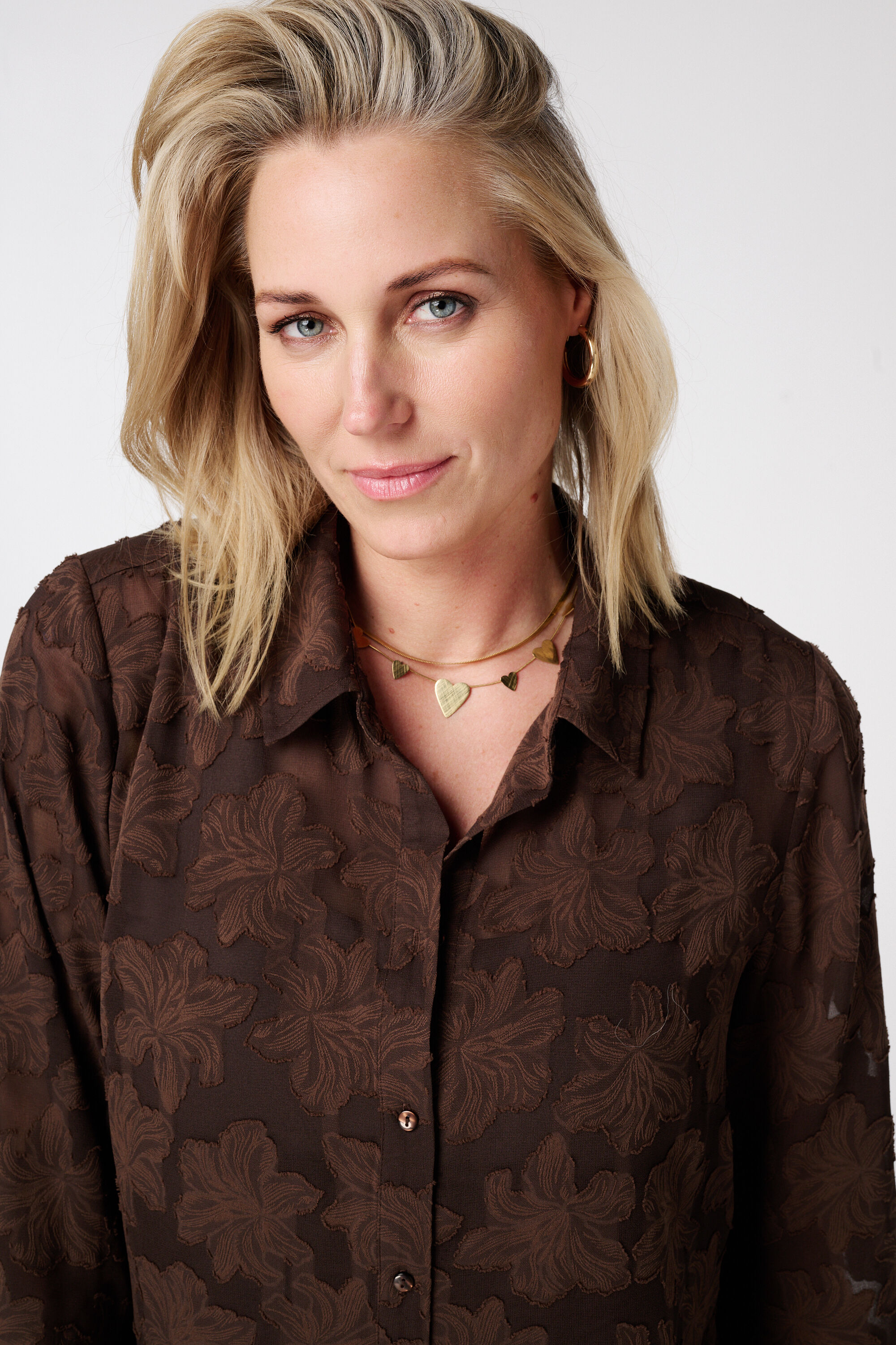 Blouse transparente &agrave; motif floral image number 4