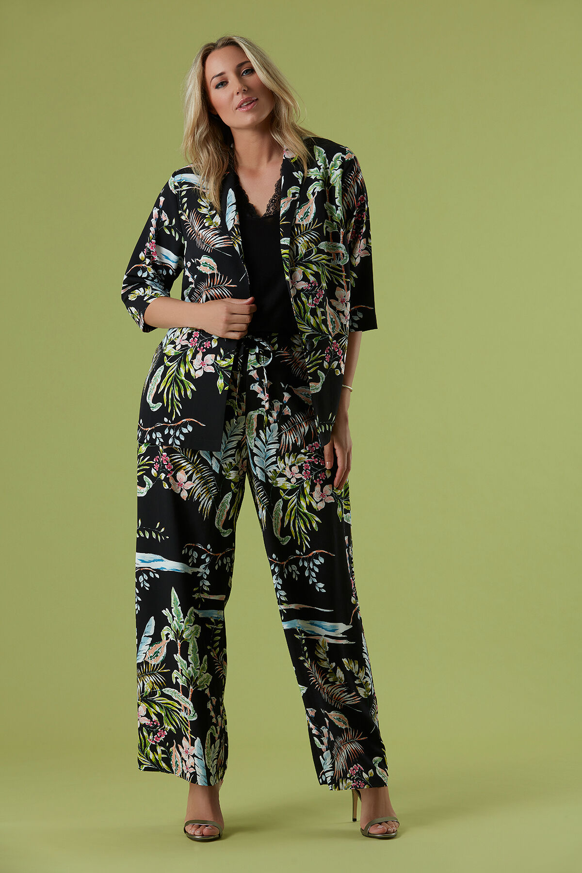 Veste blazer &agrave; imprim&eacute; fleuri image number 5