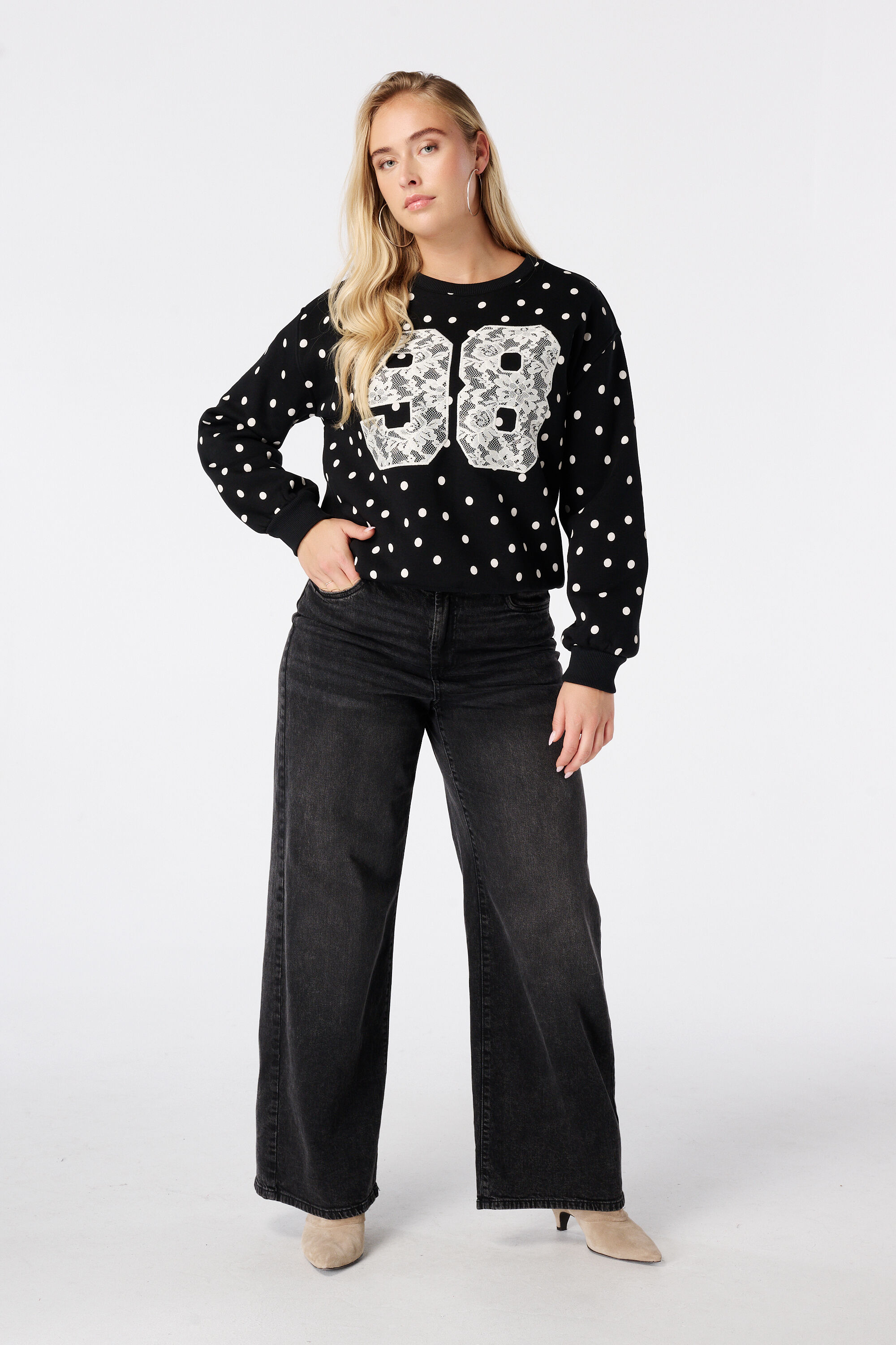 Polka dot sweater met kant image number 5