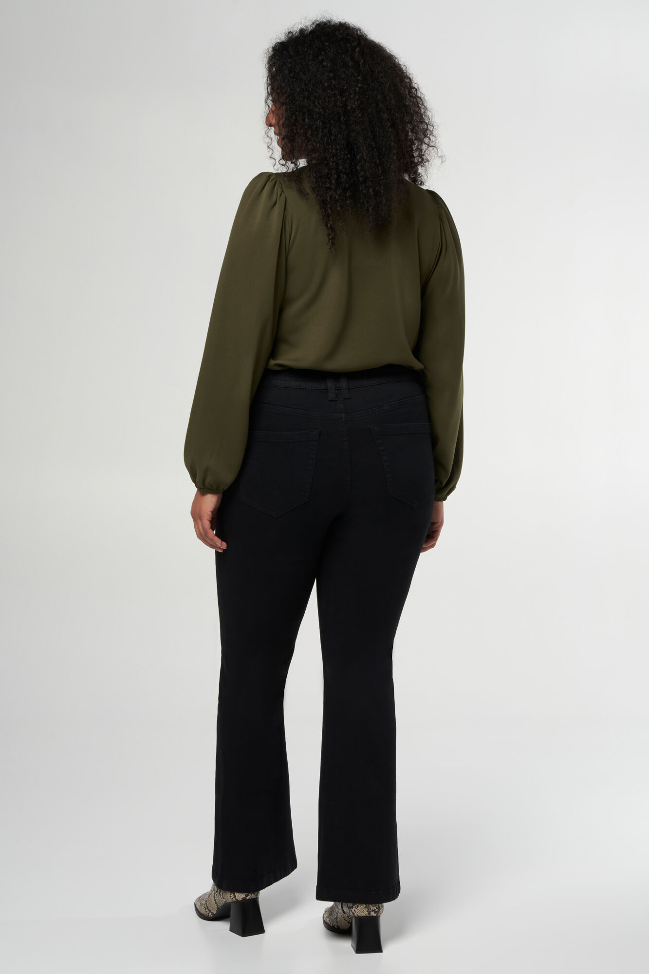 Flared leg jeans JASMIN image number 3