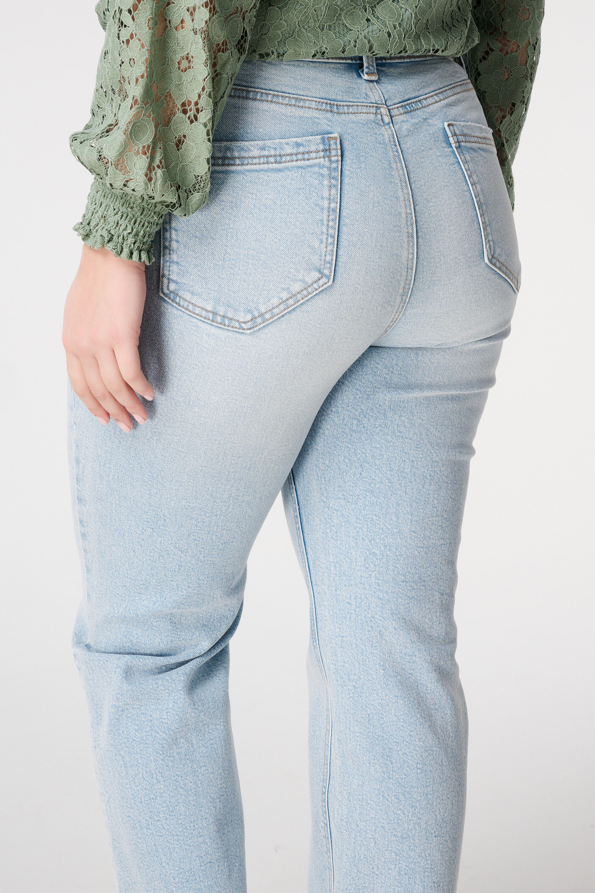 Jean &agrave; jambes droites ample image number 4