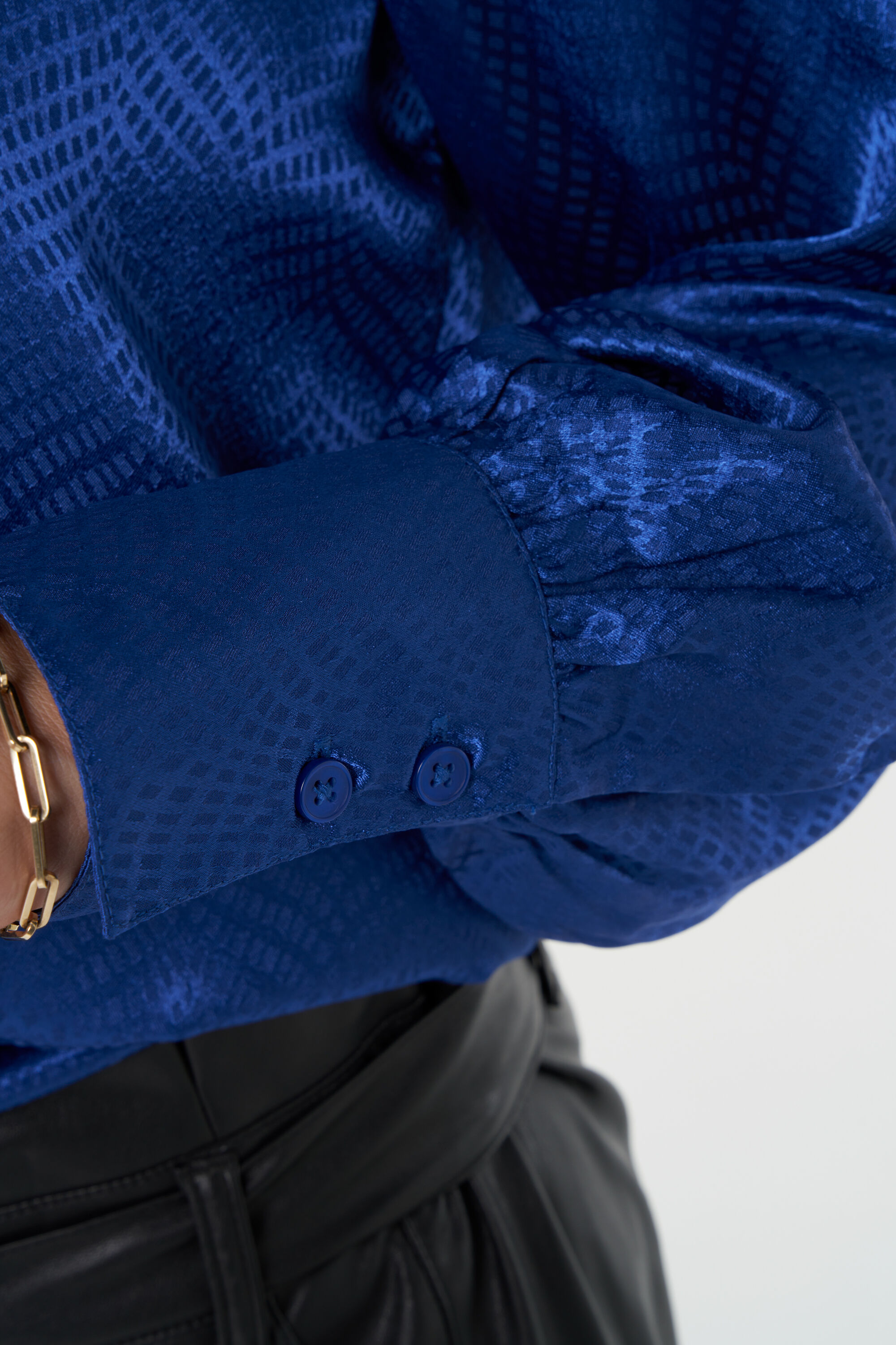 Chemise en tissu brillant image number 5