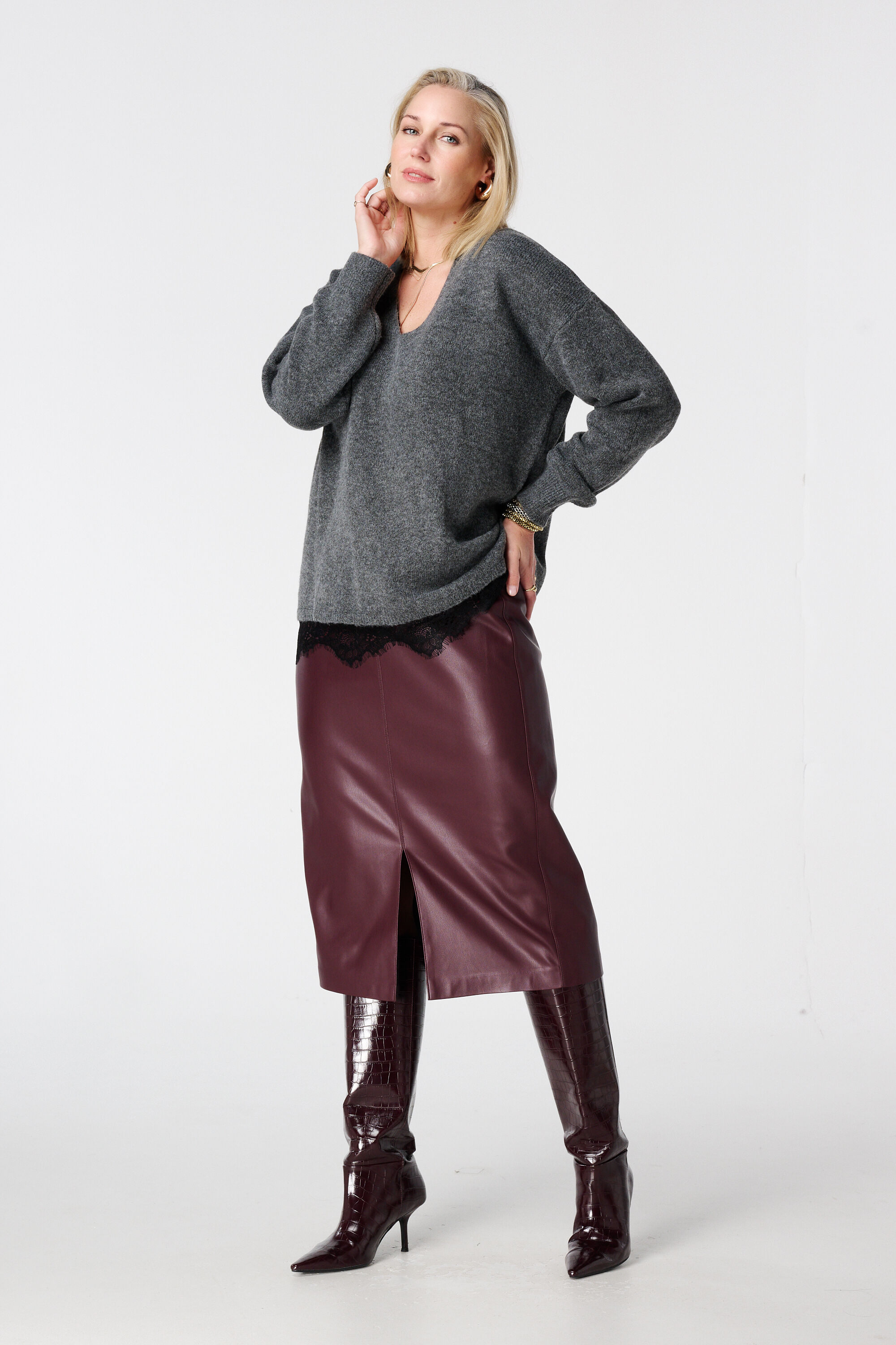 Trui met V-hals en kanten onderkant image number 5