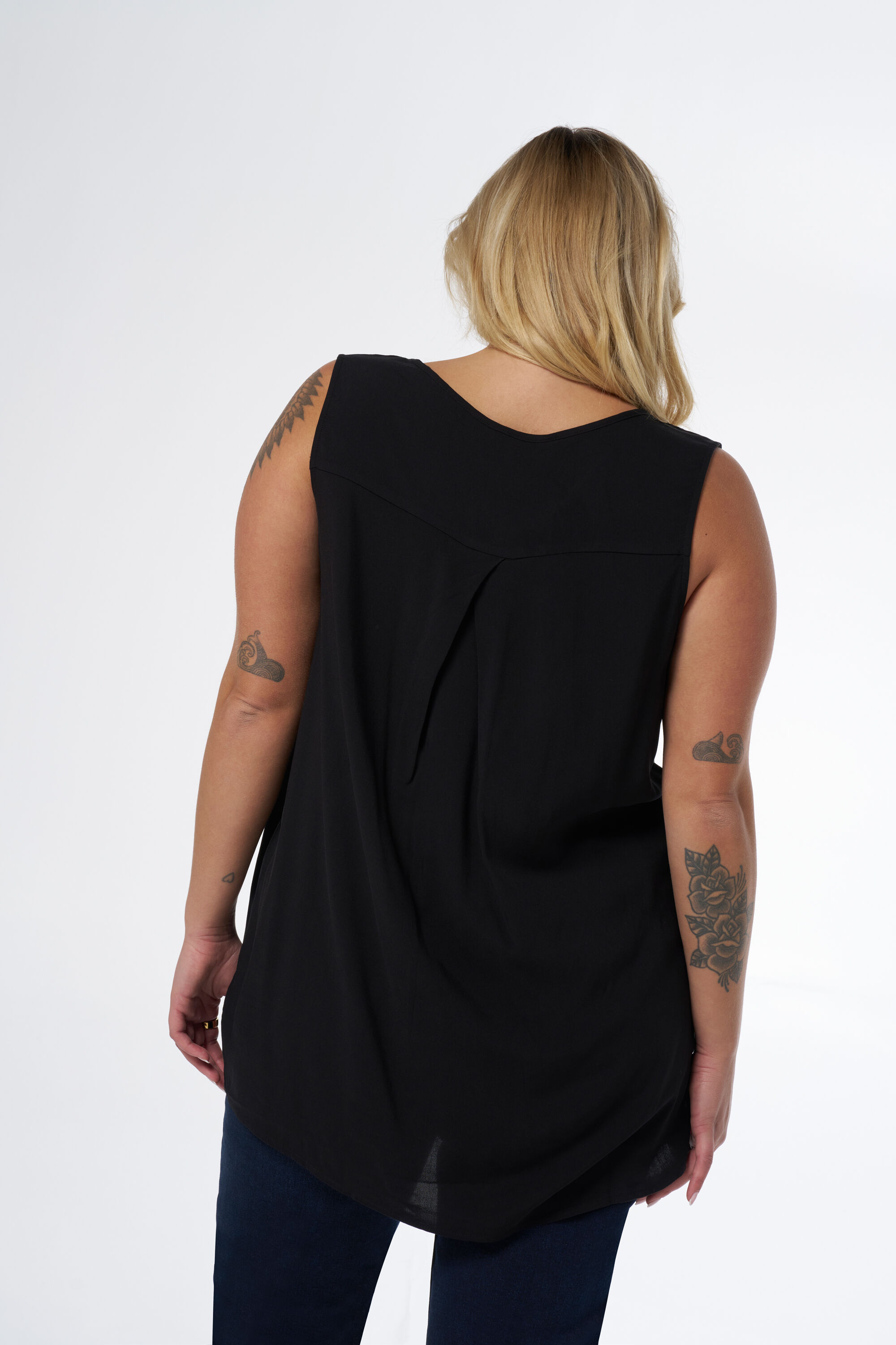 Mouwloze blouse met v-hals image number 3