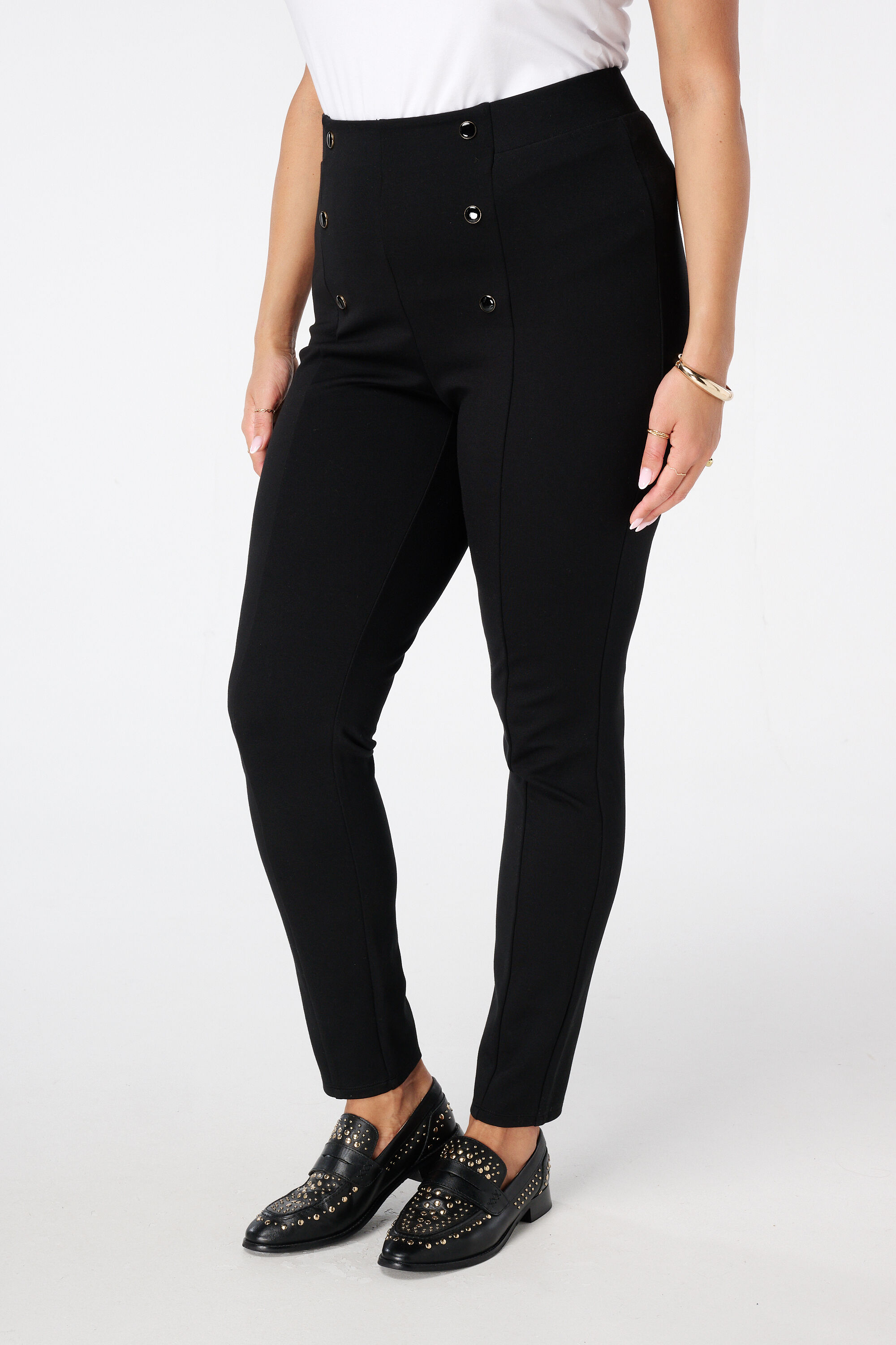 Tregging met sierknopen image number 5