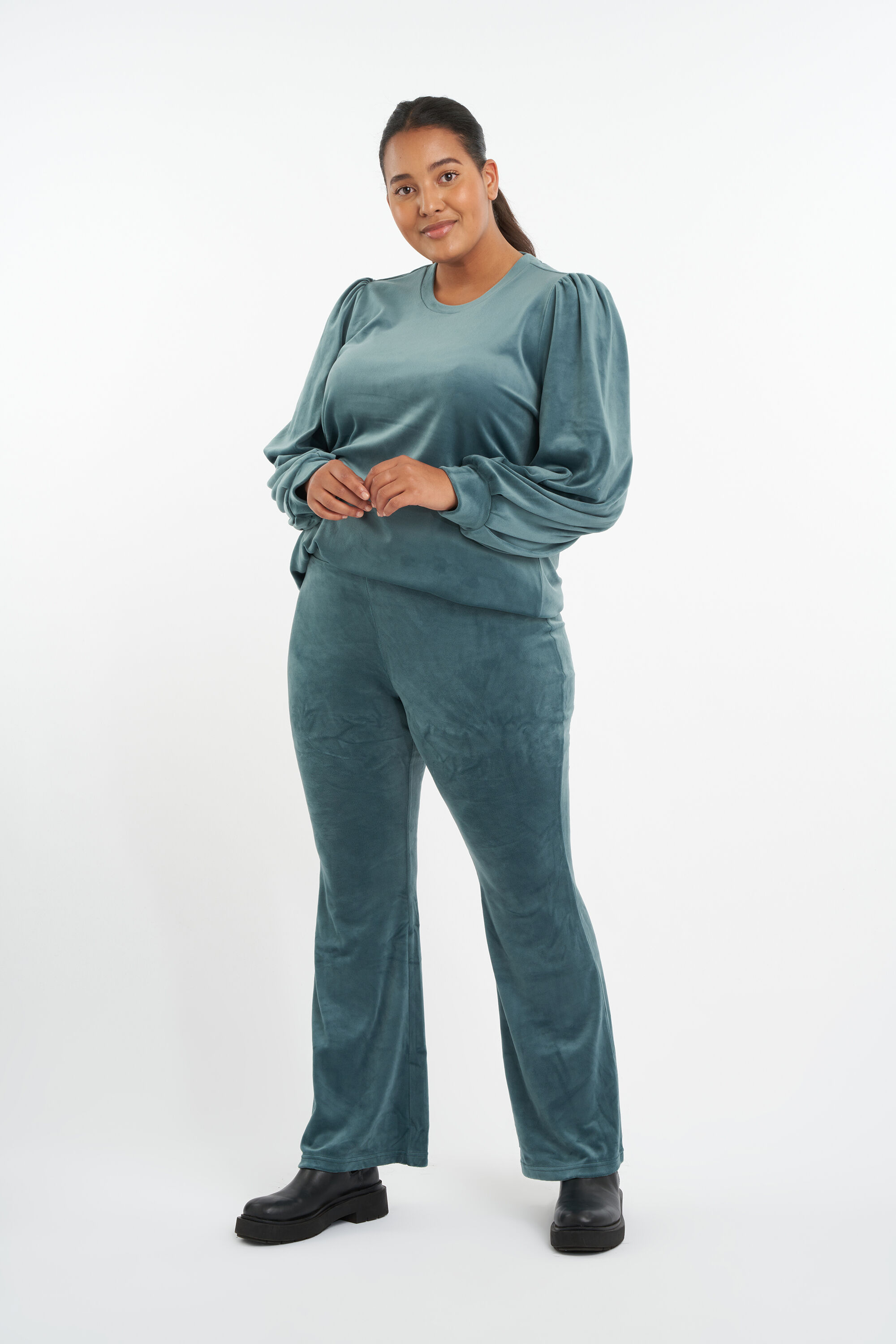 Velvet flared legging image number 4